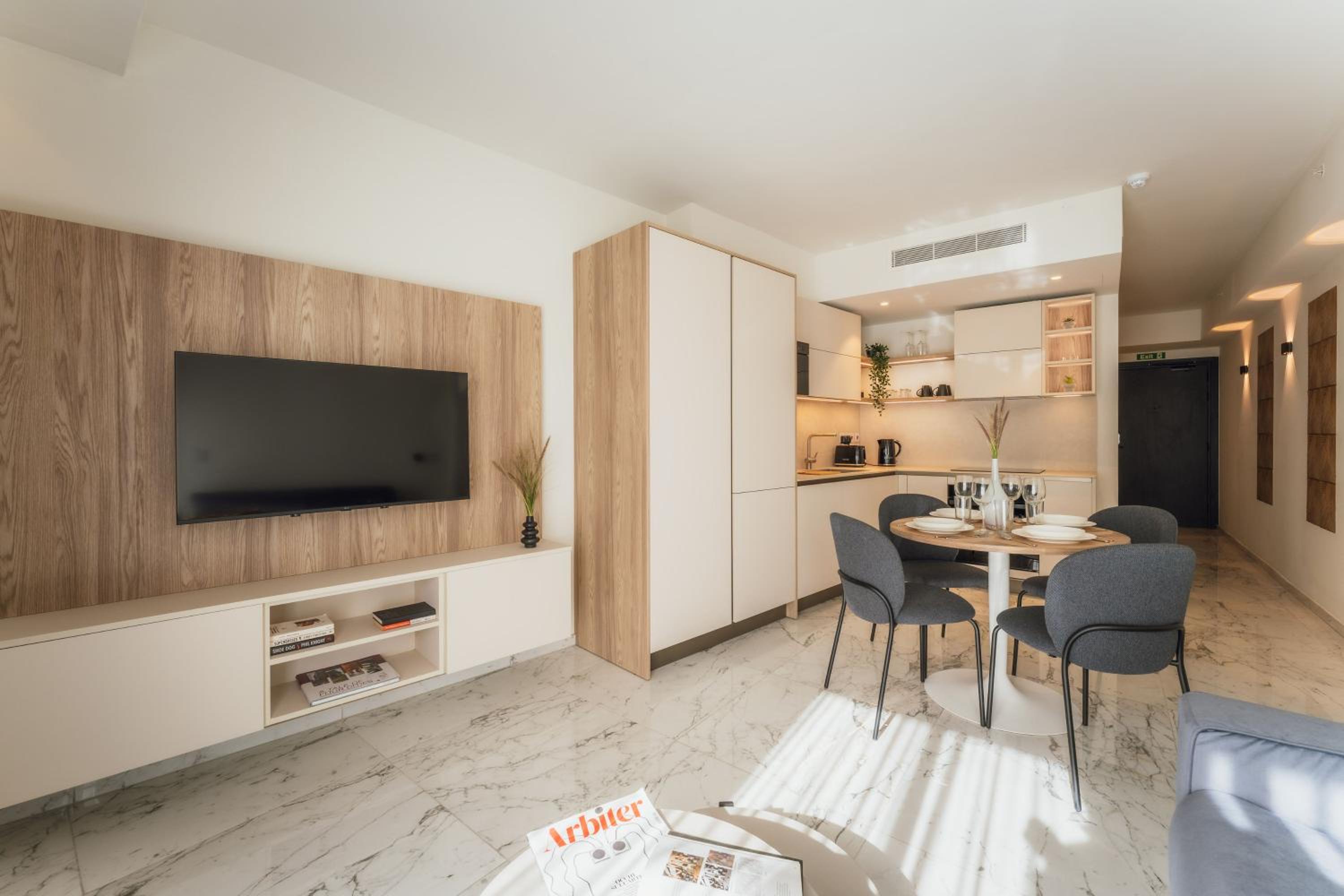 Official Mercury Suites With Rooftop Pool Access photo 2