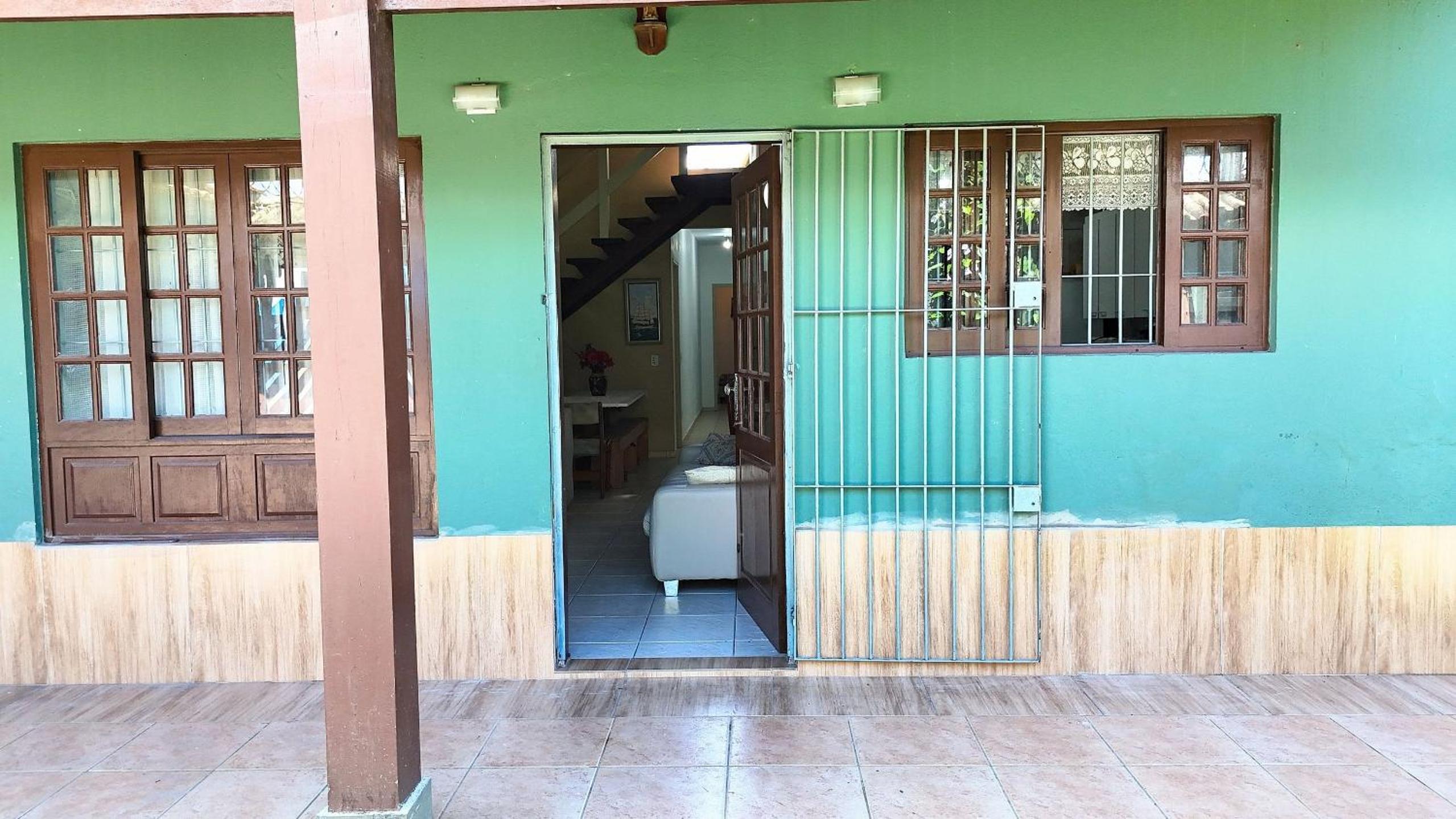 Casa a 200m da Praia com Piscina Privativa e Churrasqueira em Boraceia