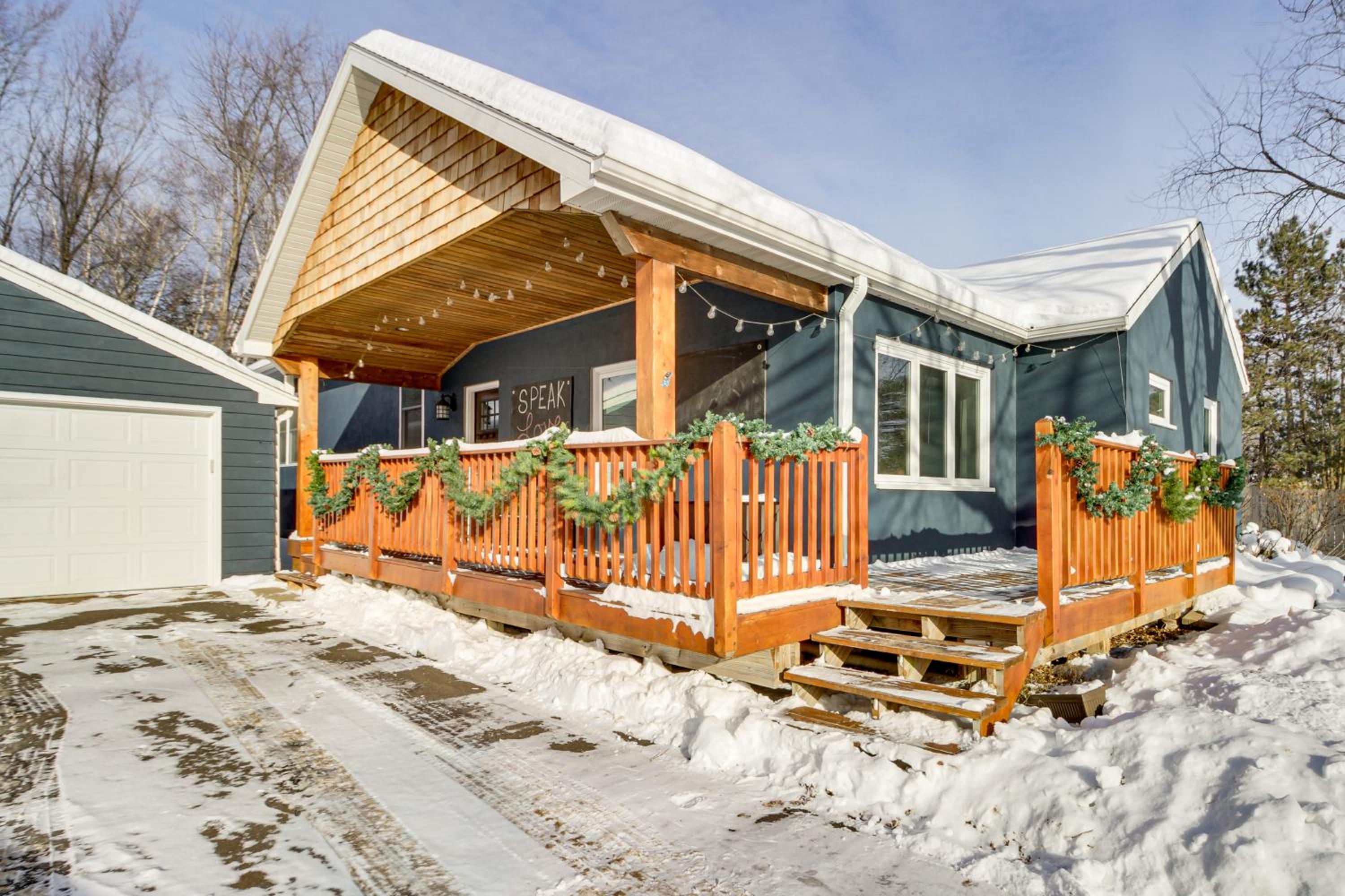 Group Retreat Near Spirit Mtn and Duluth Lakefront!