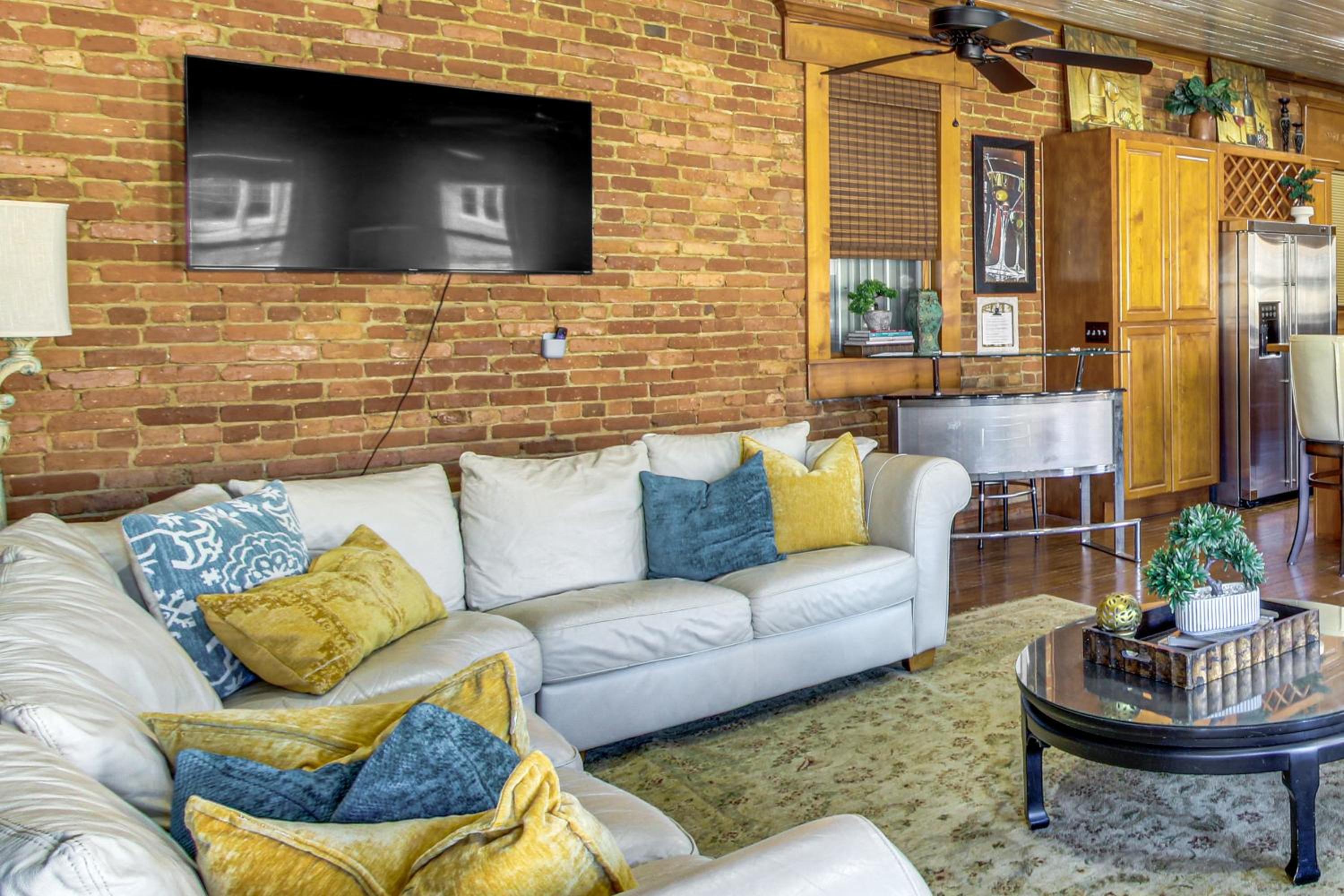 New York-Style Loft on Main St Dtwn Enterprise