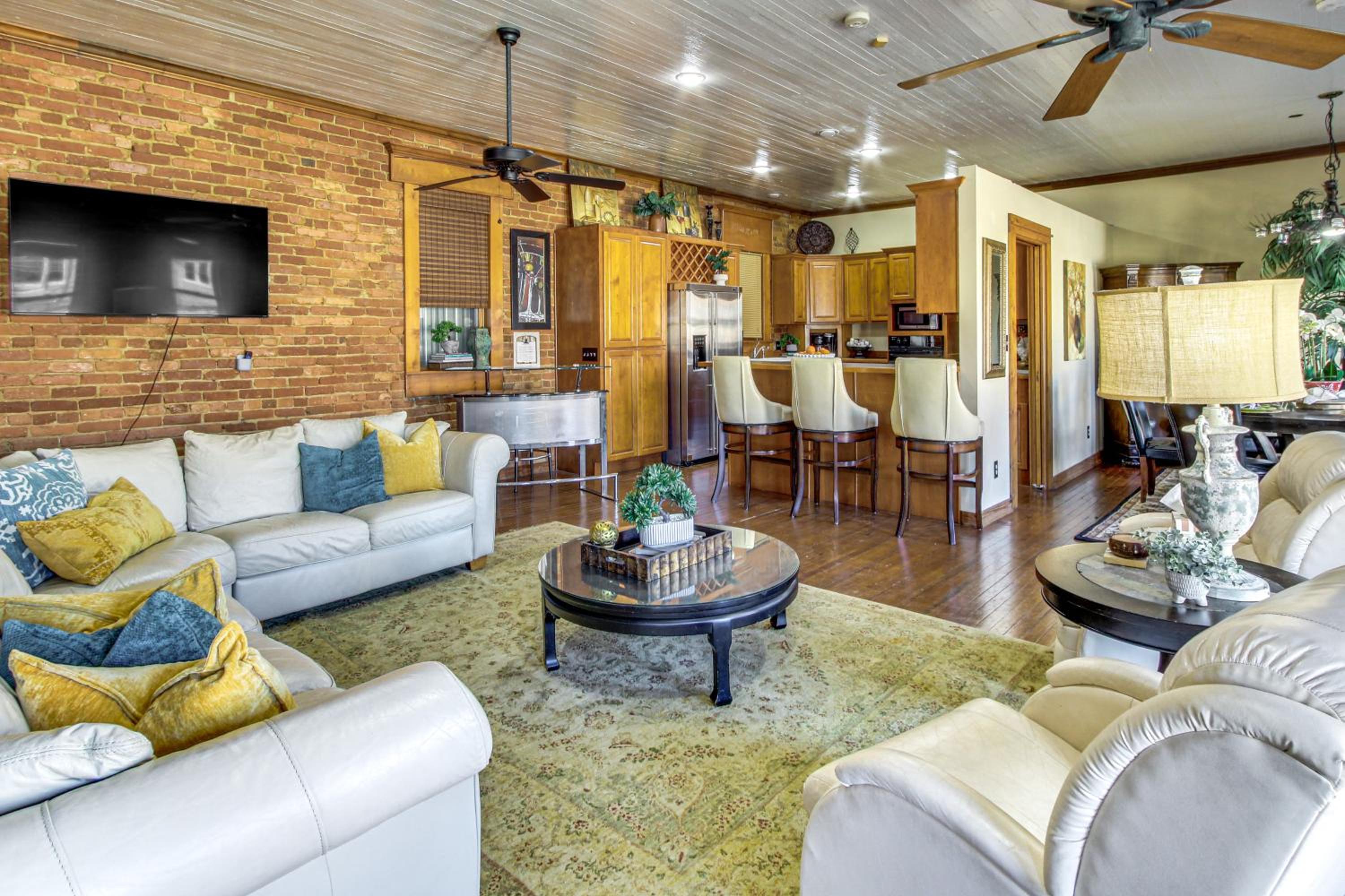 New York-Style Loft on Main St Dtwn Enterprise