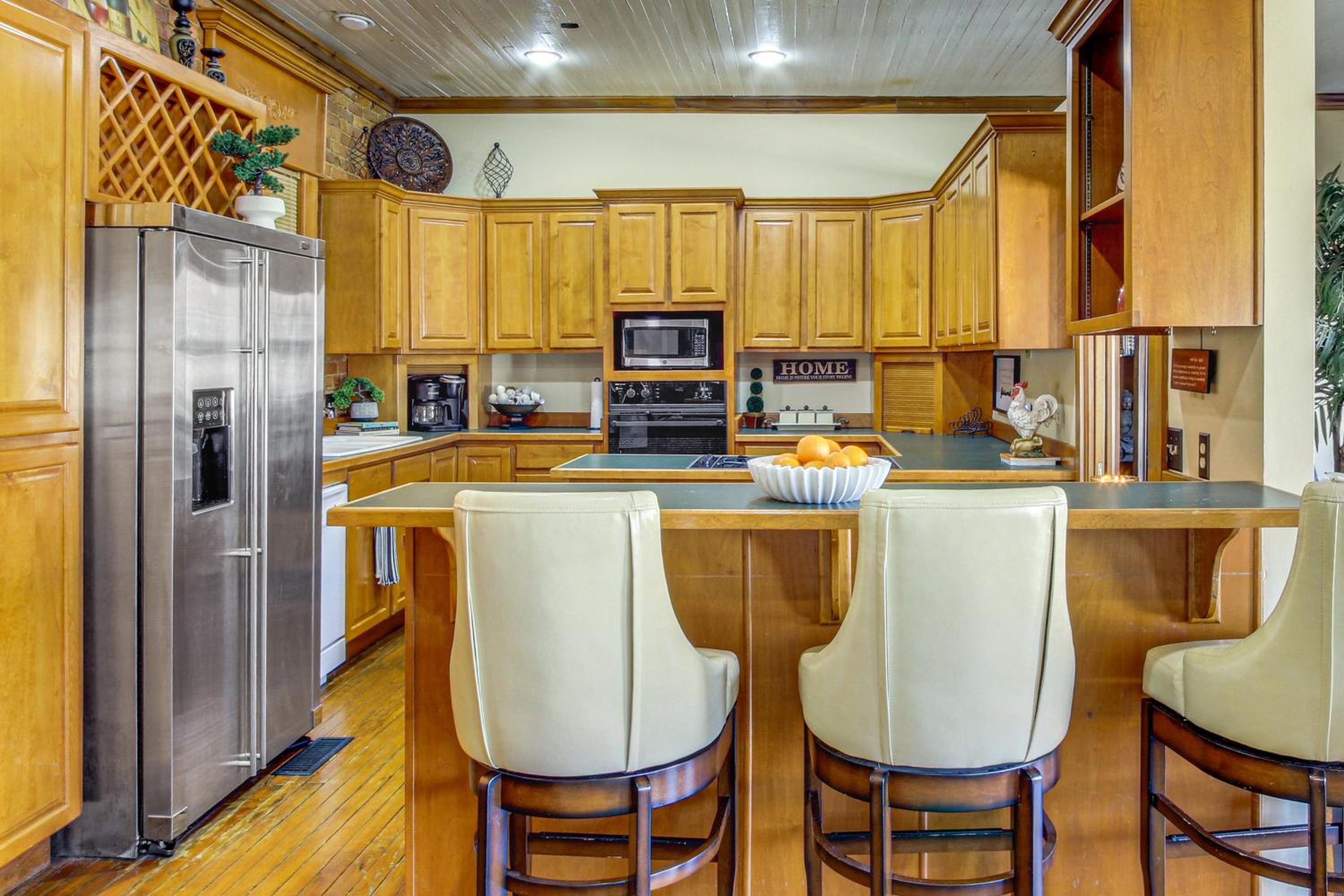 New York-Style Loft on Main St Dtwn Enterprise