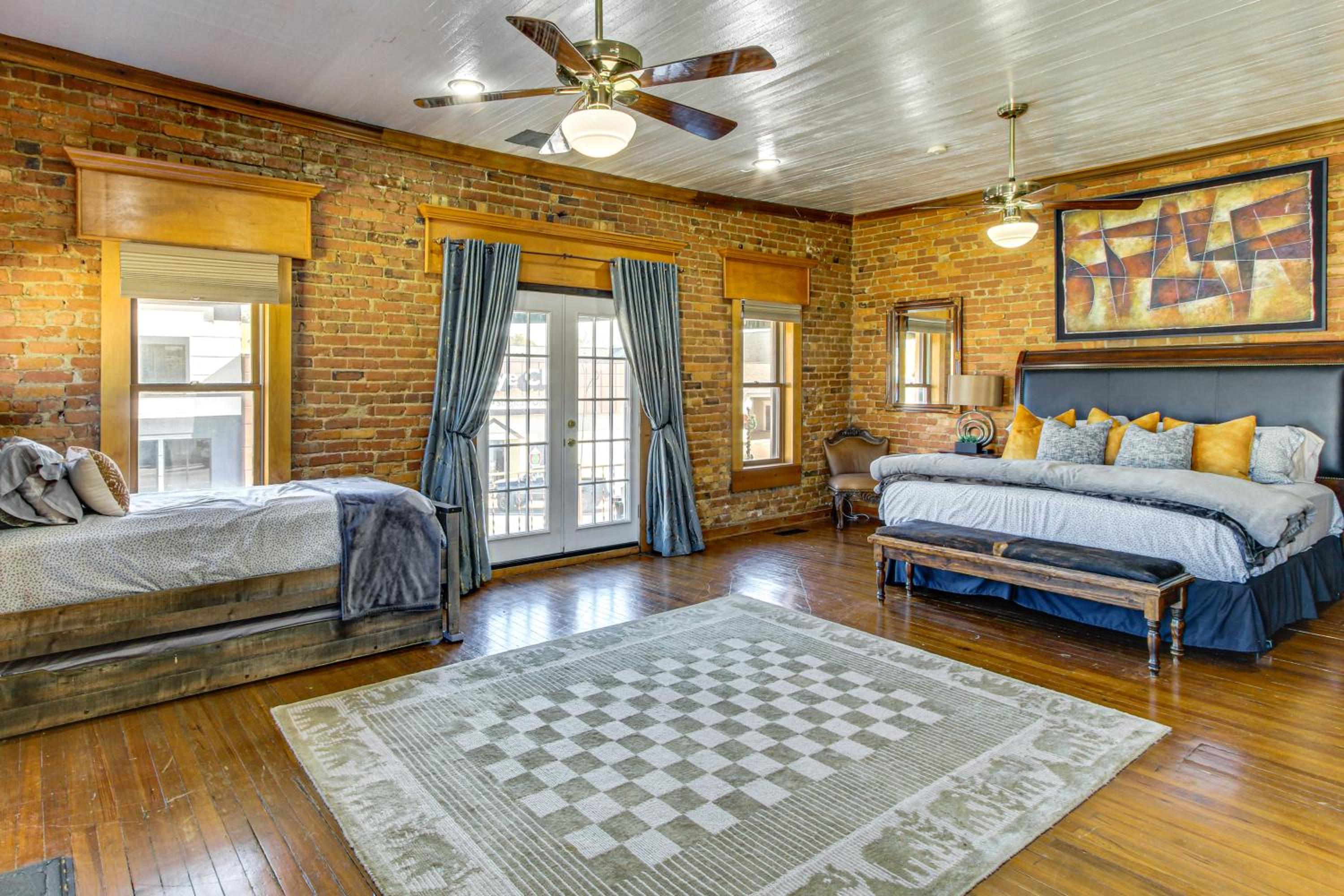 New York-Style Loft on Main St Dtwn Enterprise