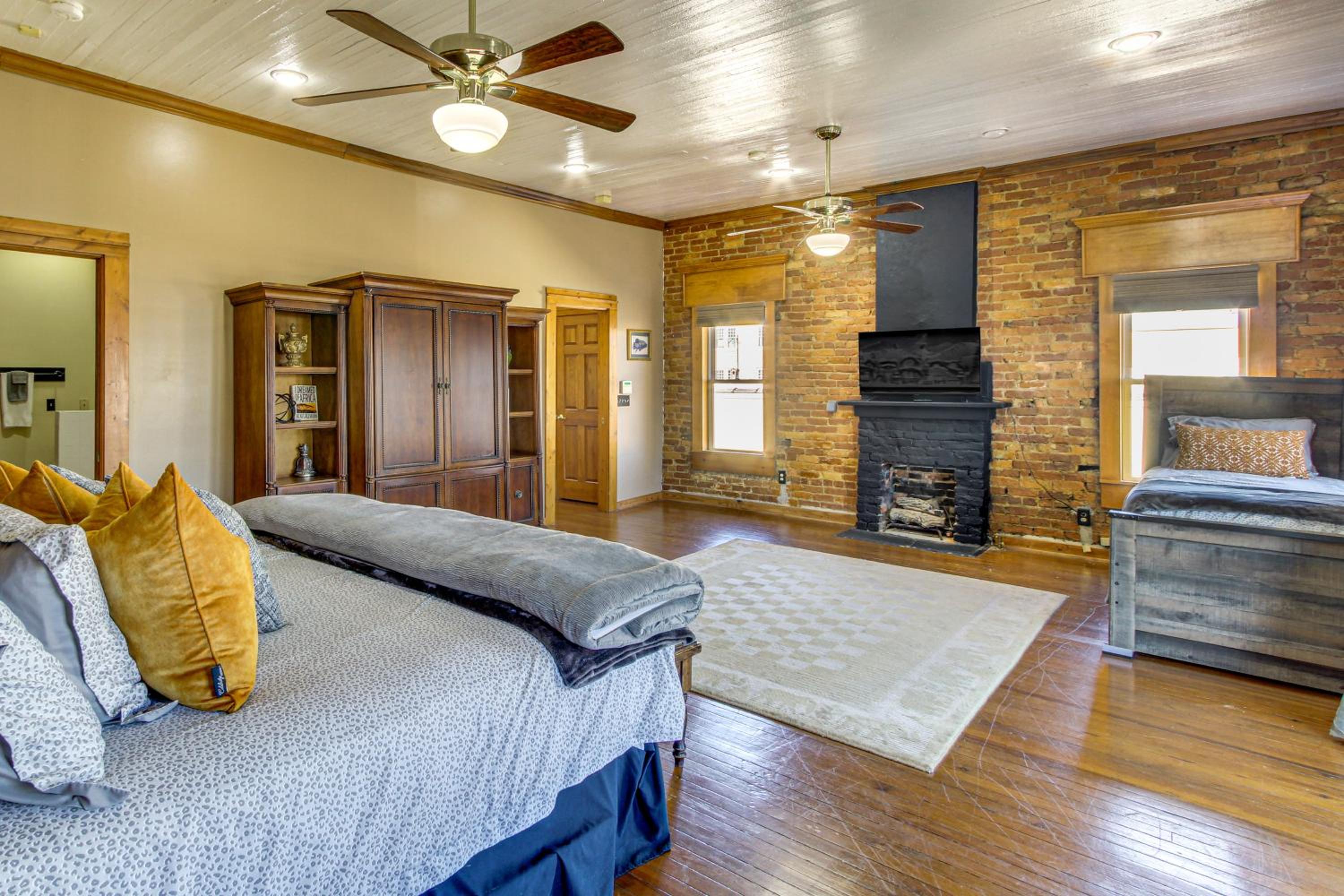 New York-Style Loft on Main St Dtwn Enterprise
