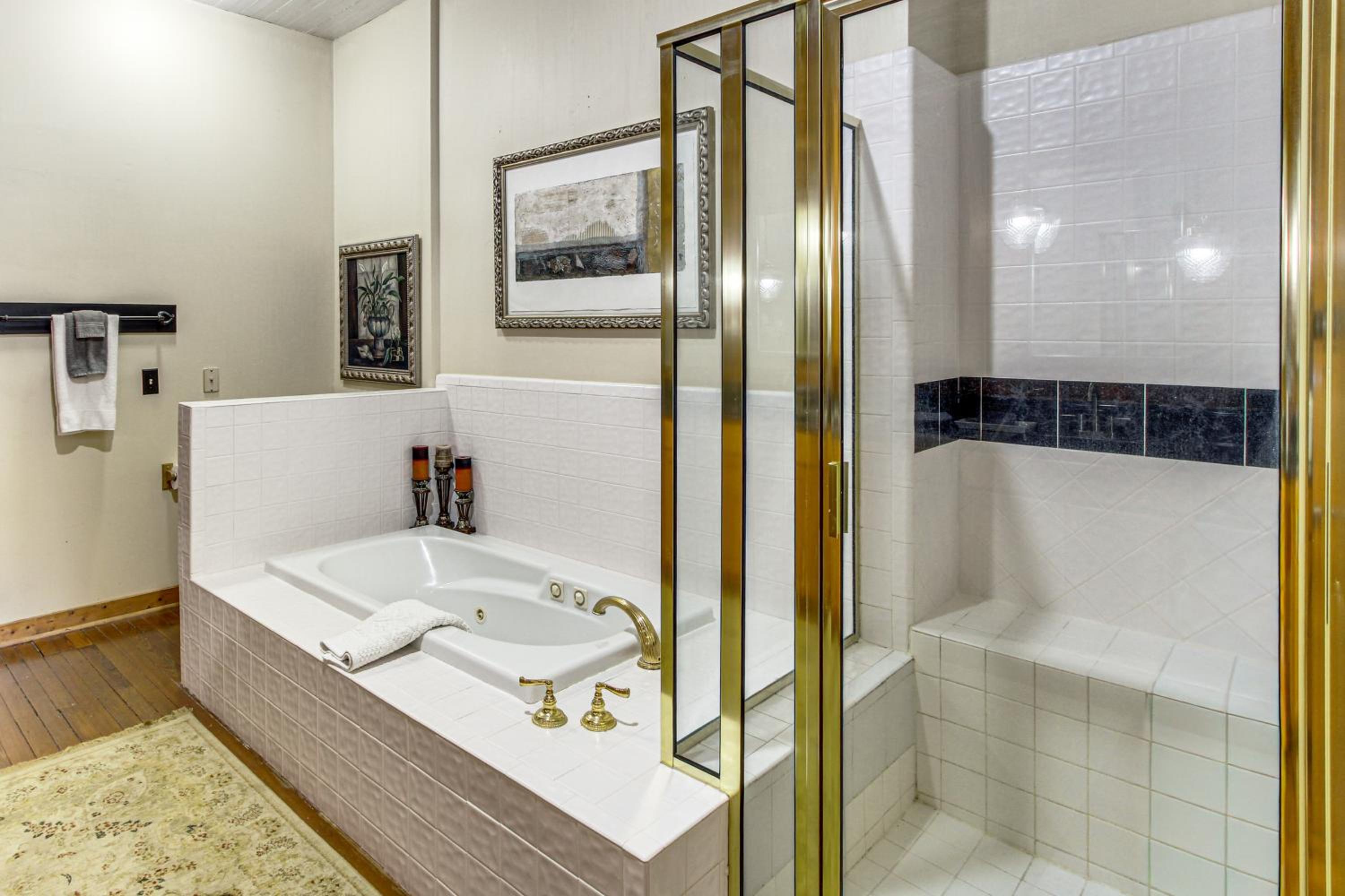 New York-Style Loft on Main St Dtwn Enterprise