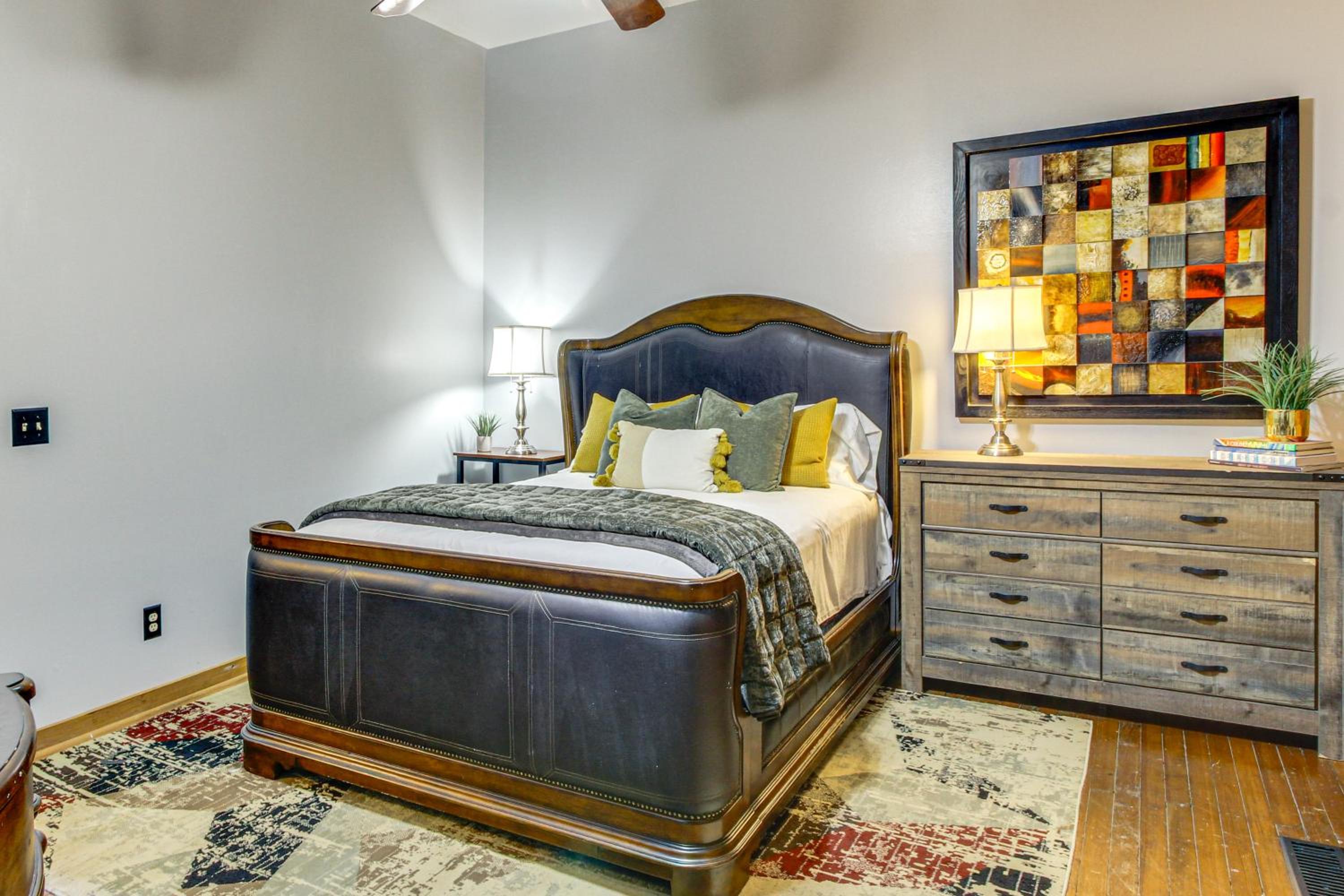 New York-Style Loft on Main St Dtwn Enterprise