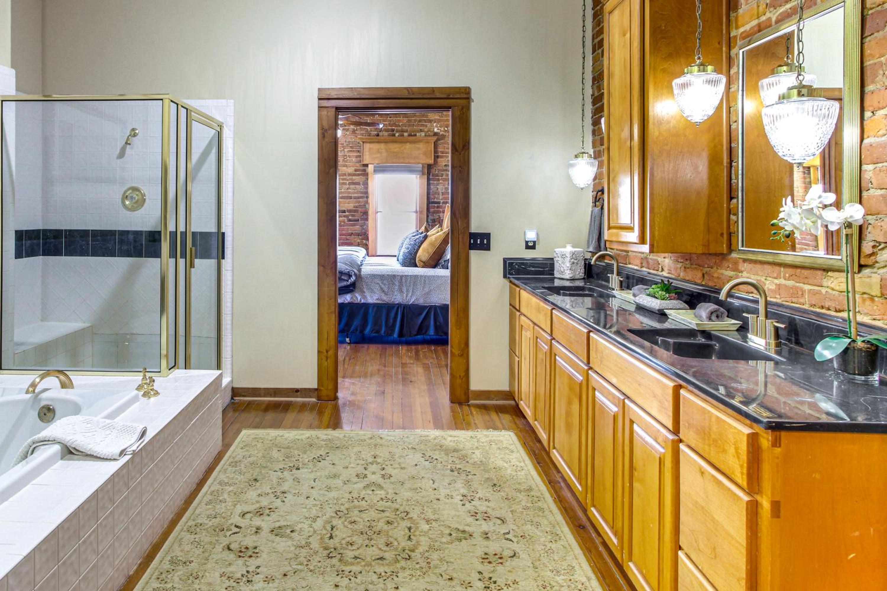 New York-Style Loft on Main St Dtwn Enterprise
