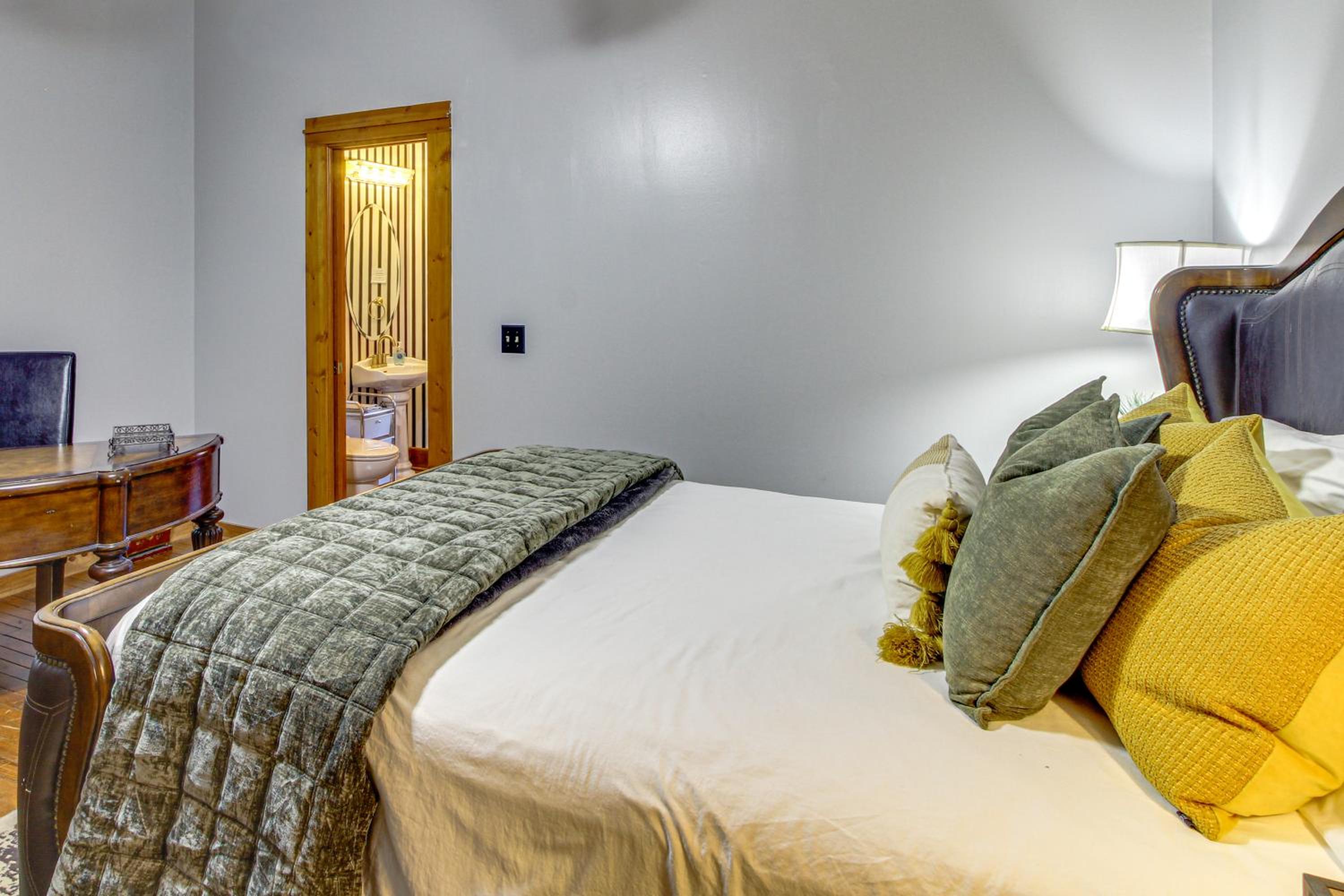 New York-Style Loft on Main St Dtwn Enterprise