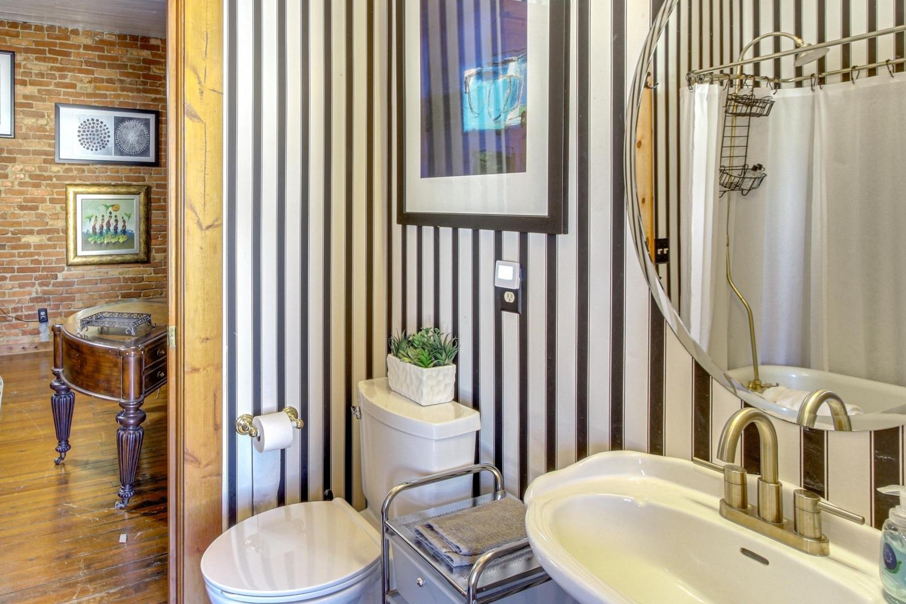 New York-Style Loft on Main St Dtwn Enterprise