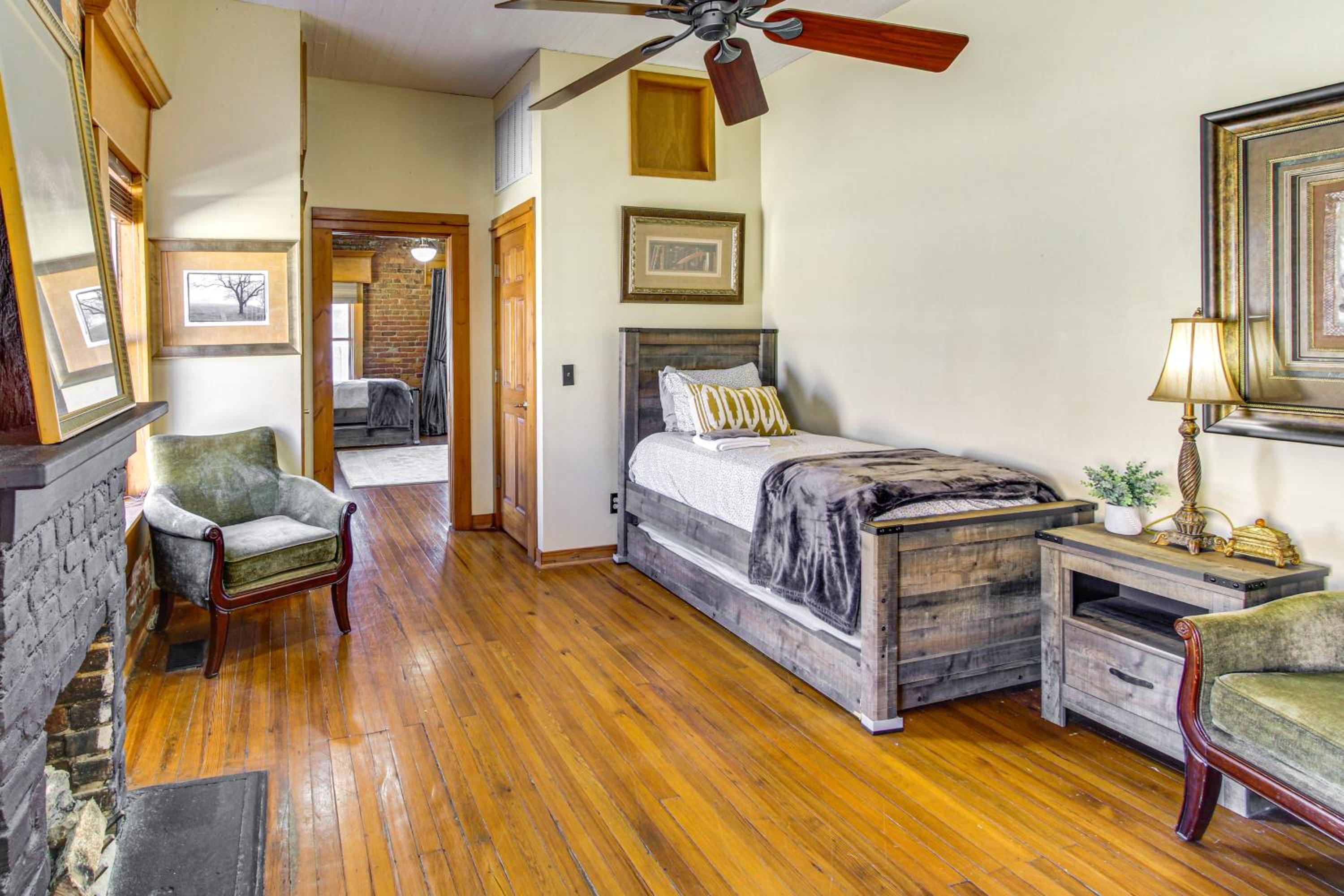New York-Style Loft on Main St Dtwn Enterprise