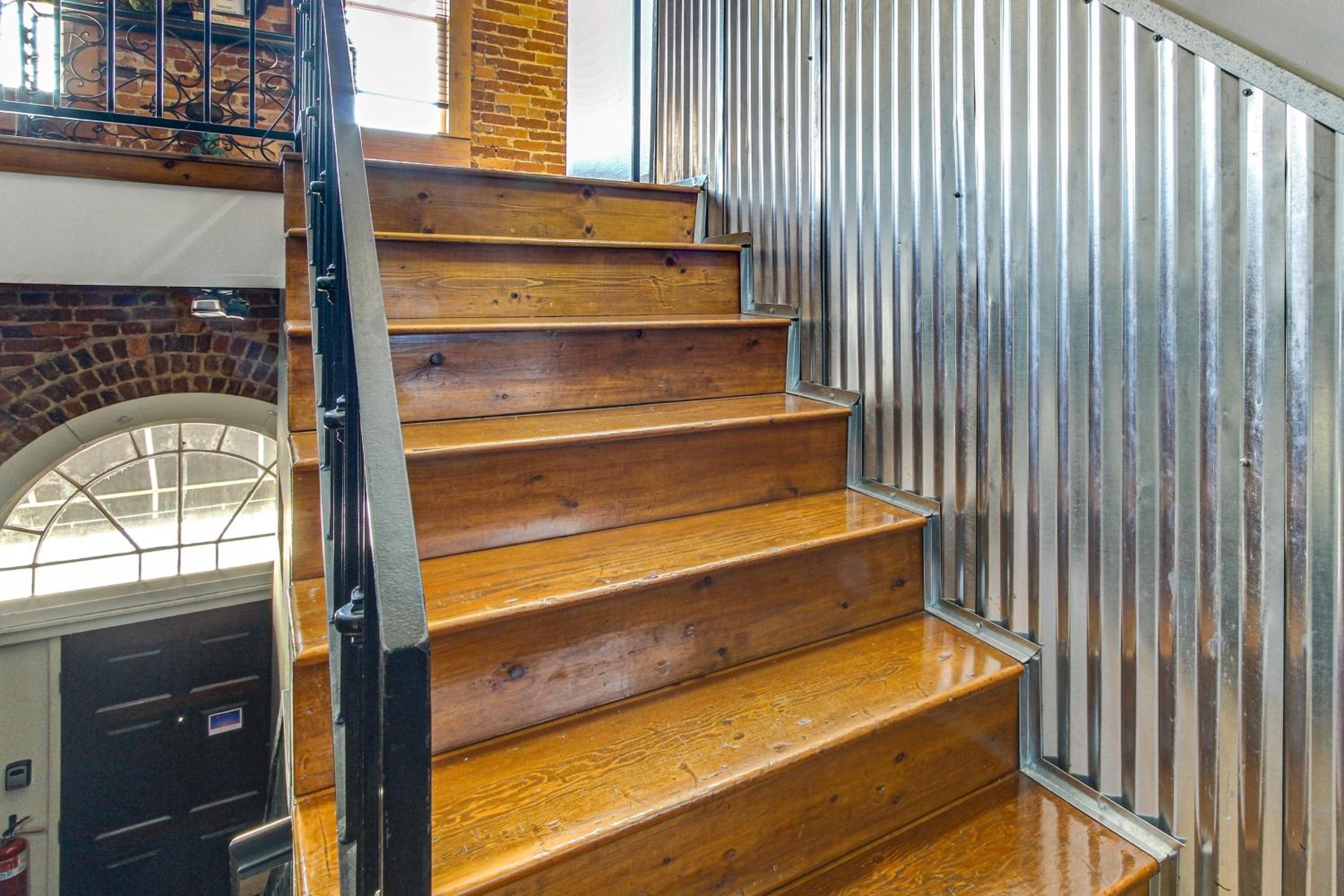 New York-Style Loft on Main St Dtwn Enterprise
