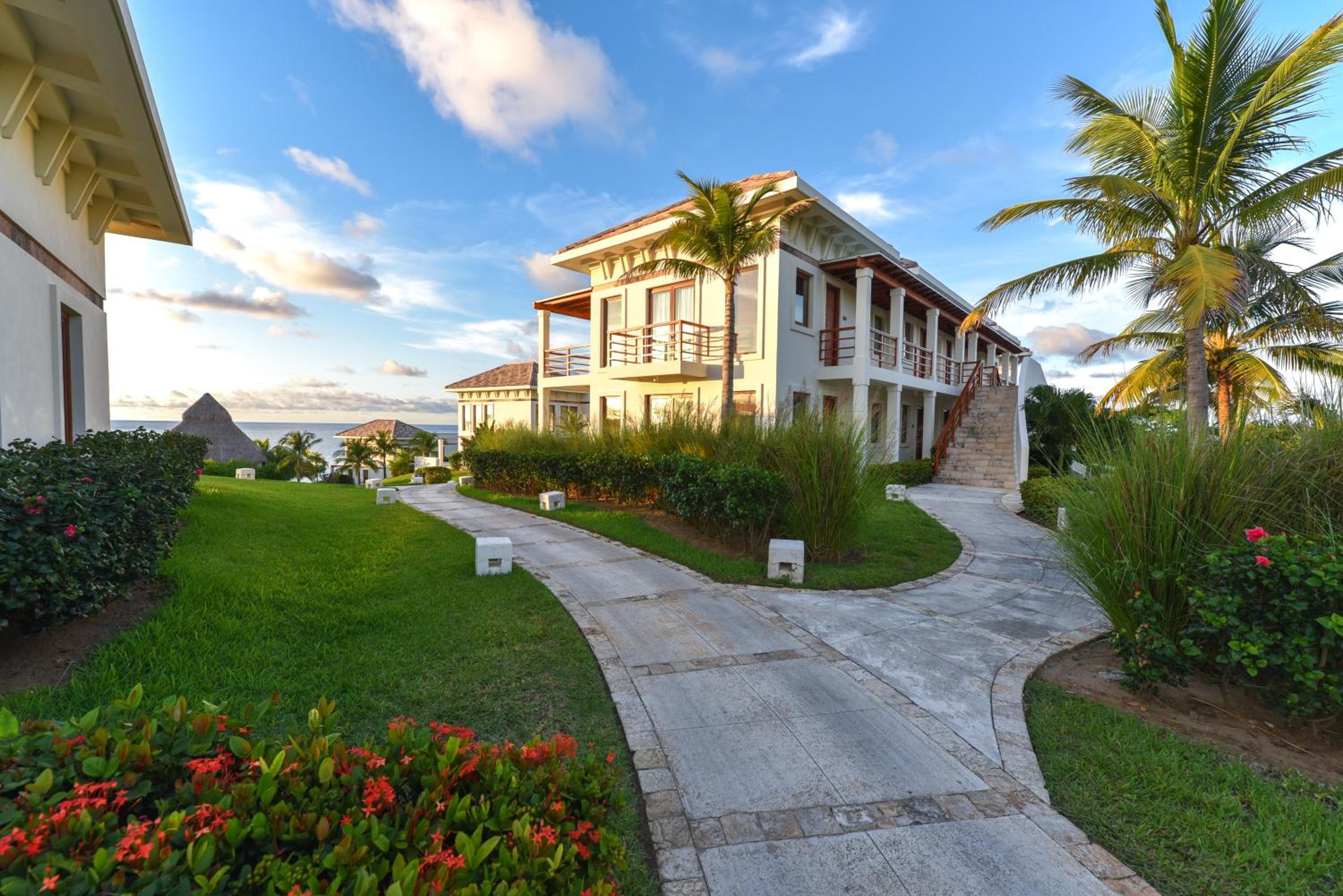 Las Verandas Hotel & Villas