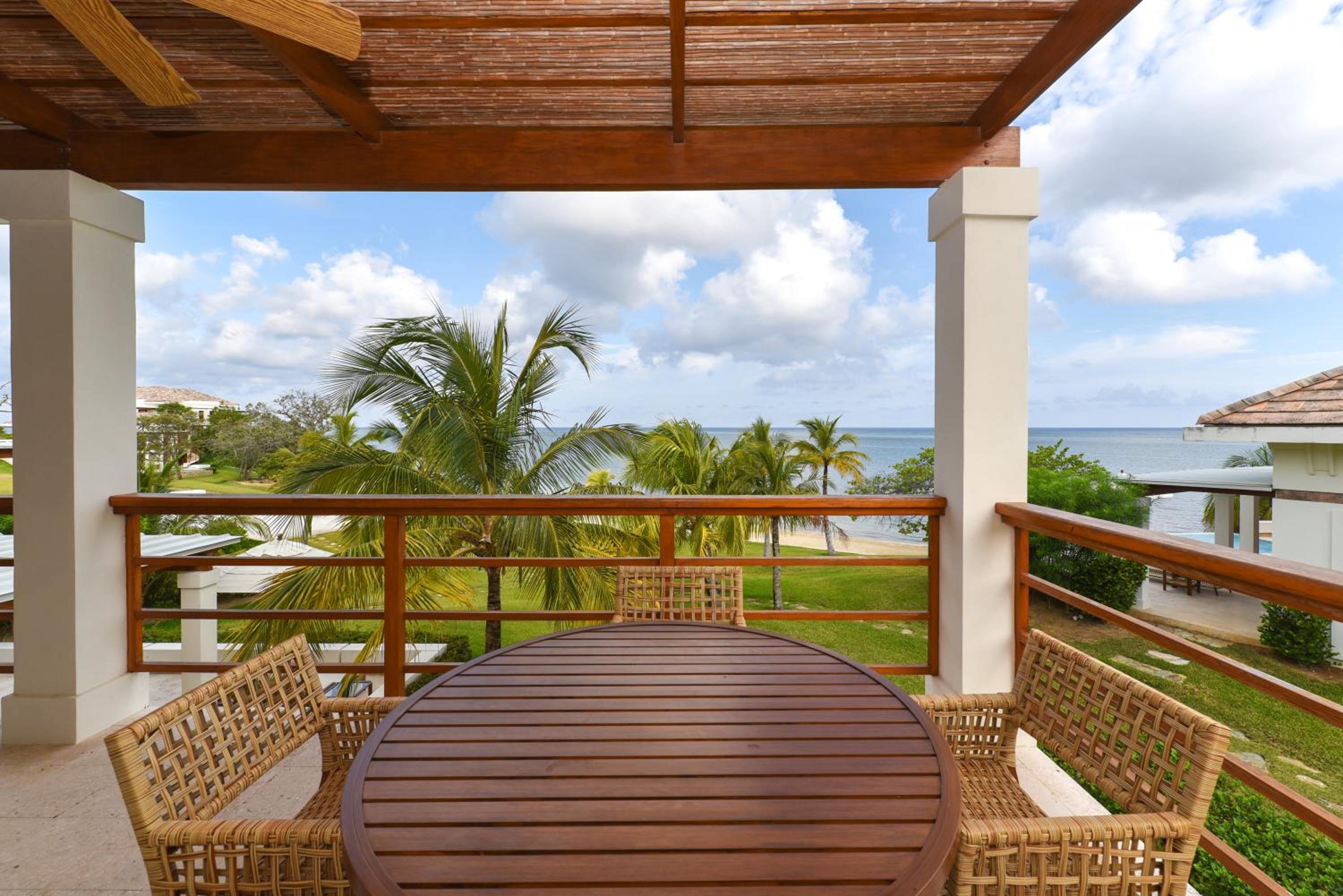 Las Verandas Hotel & Villas