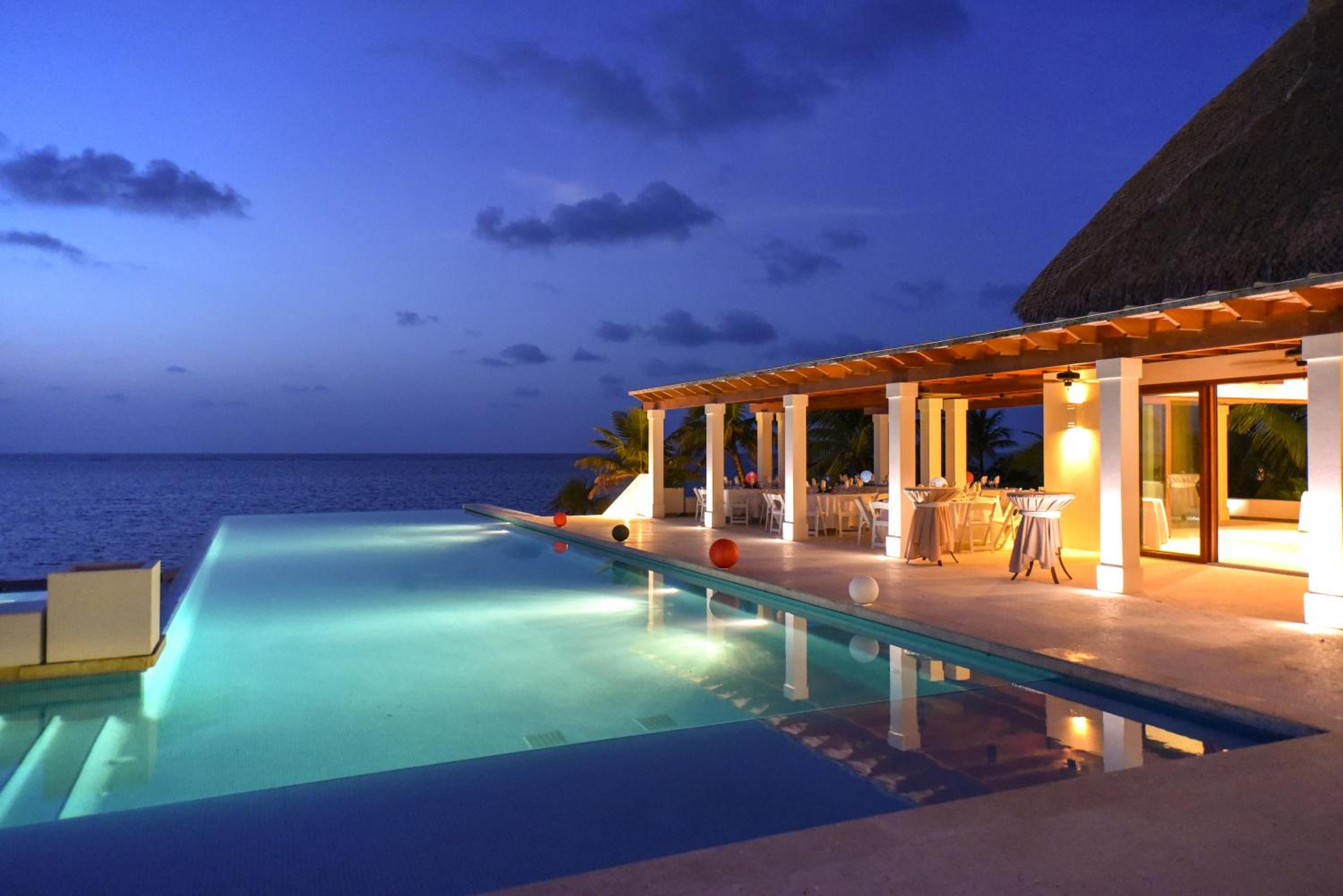 Las Verandas Hotel & Villas