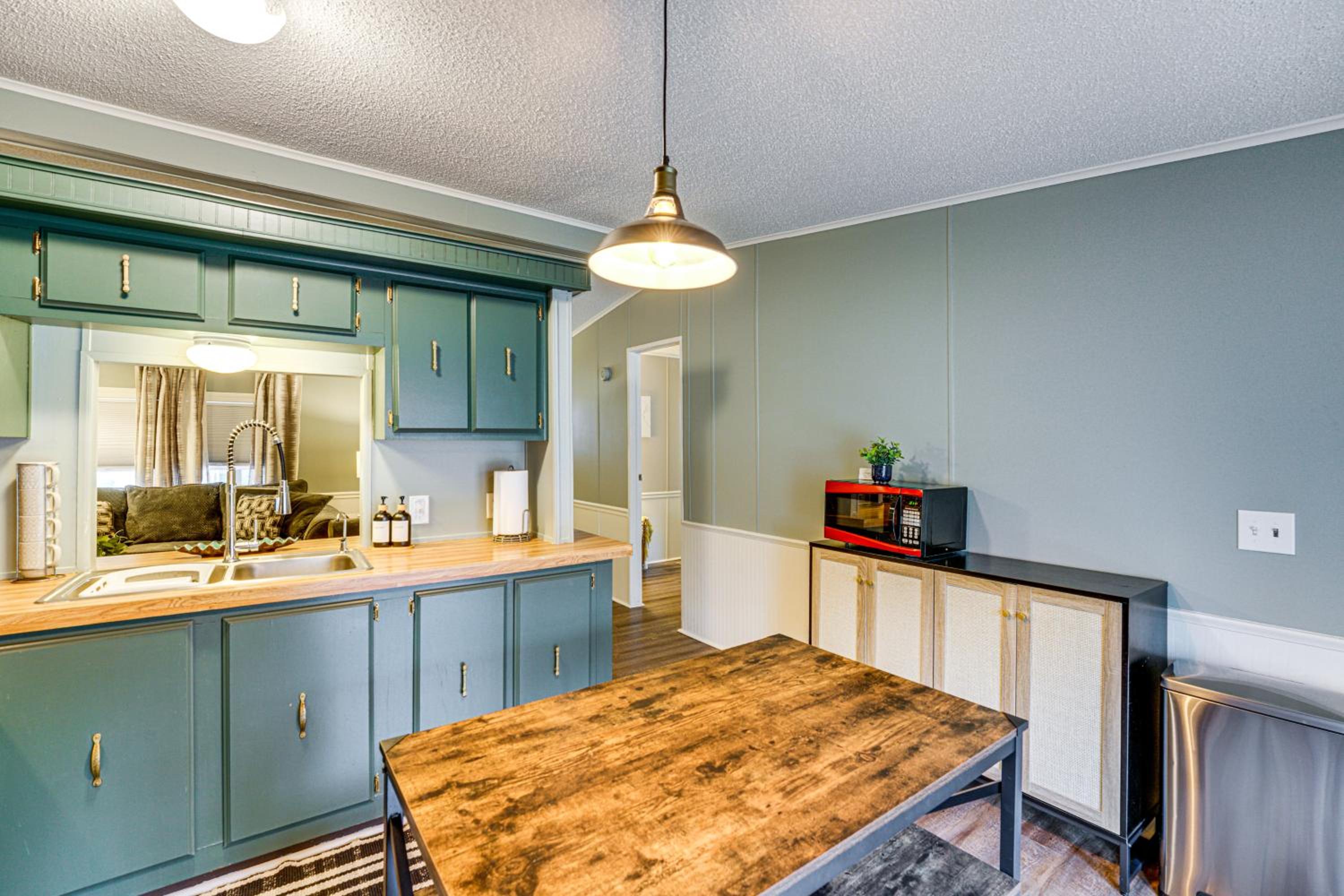 6 Mi to State Harbor! Stylish Port Austin Home