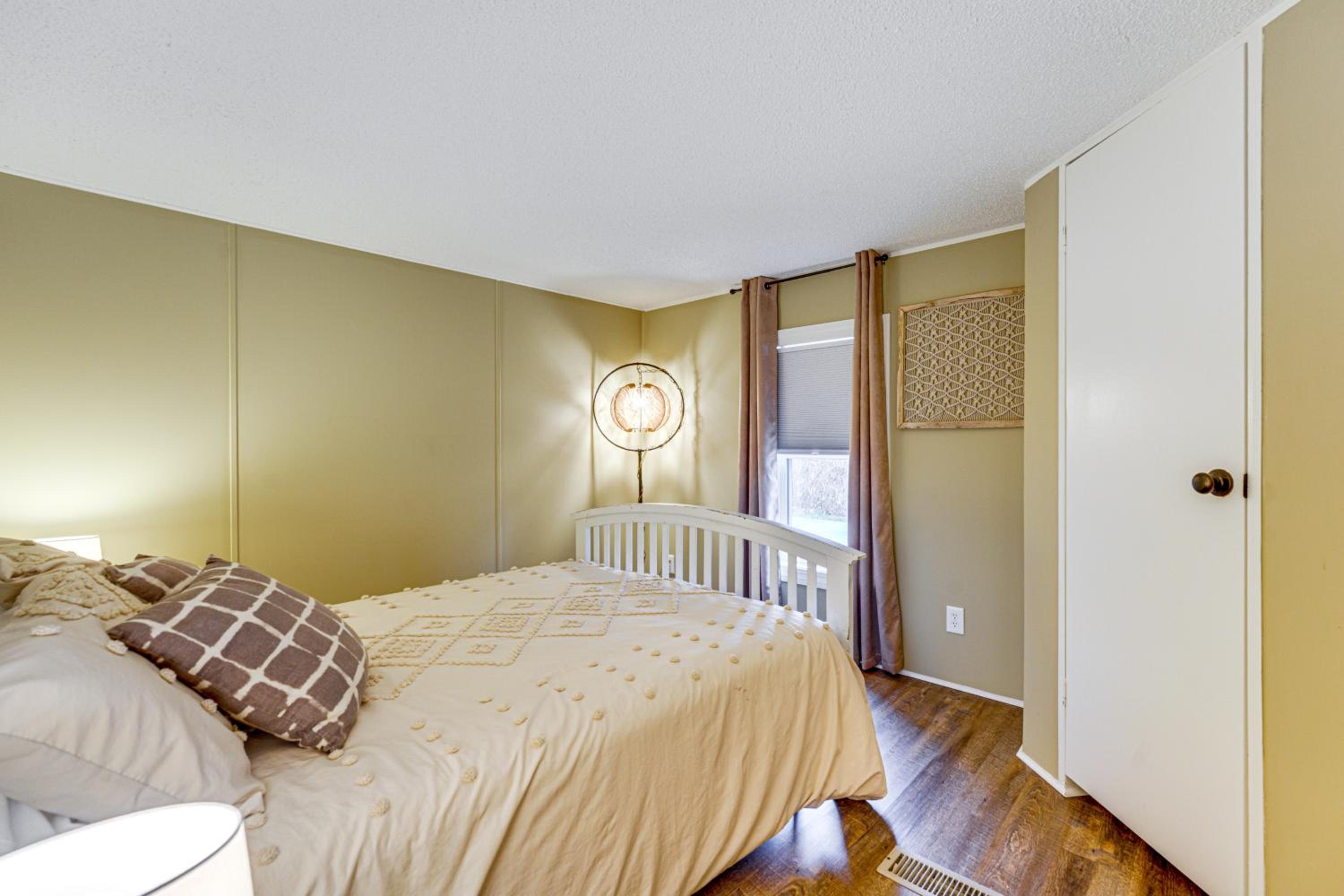 6 Mi to State Harbor! Stylish Port Austin Home