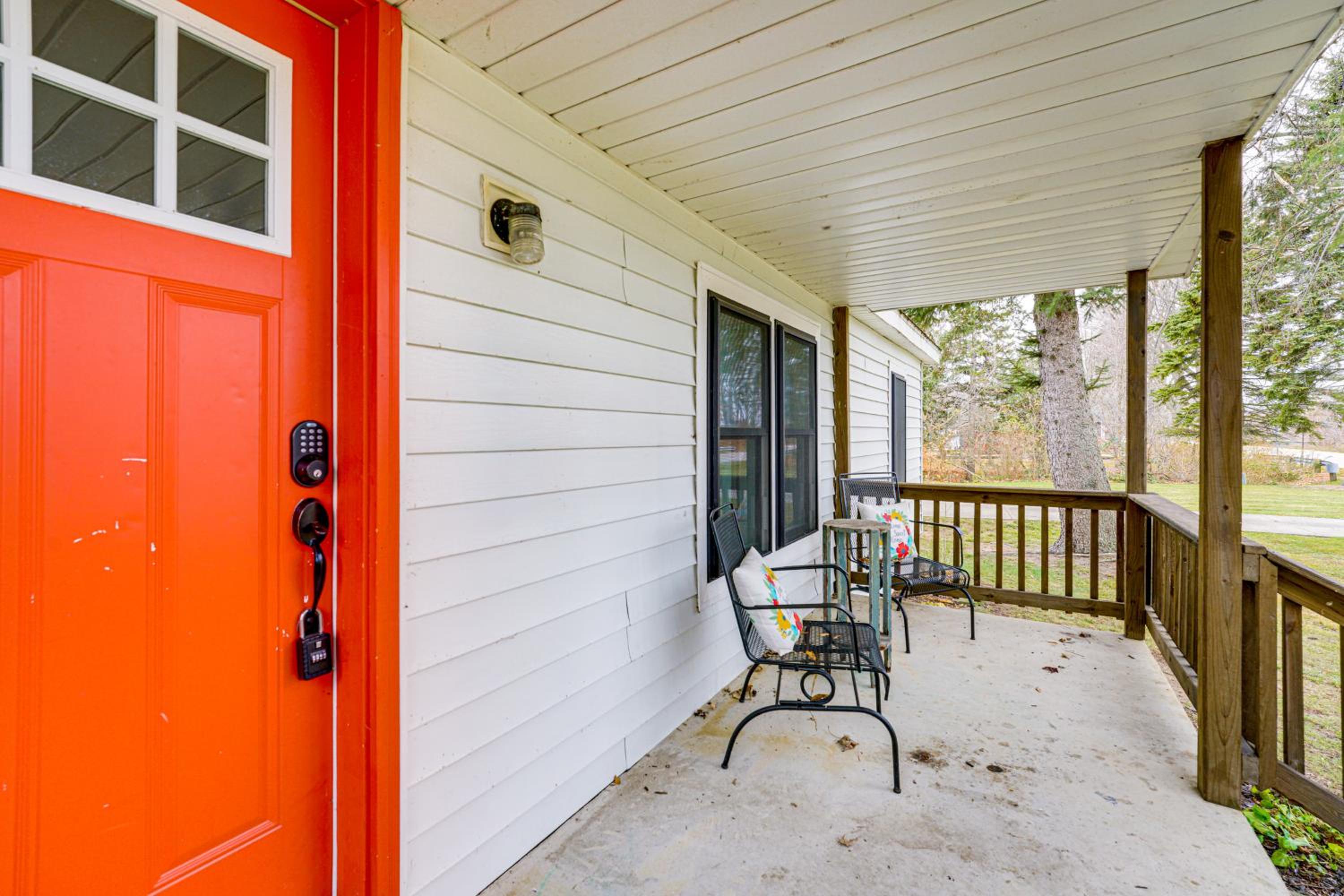 6 Mi to State Harbor! Stylish Port Austin Home