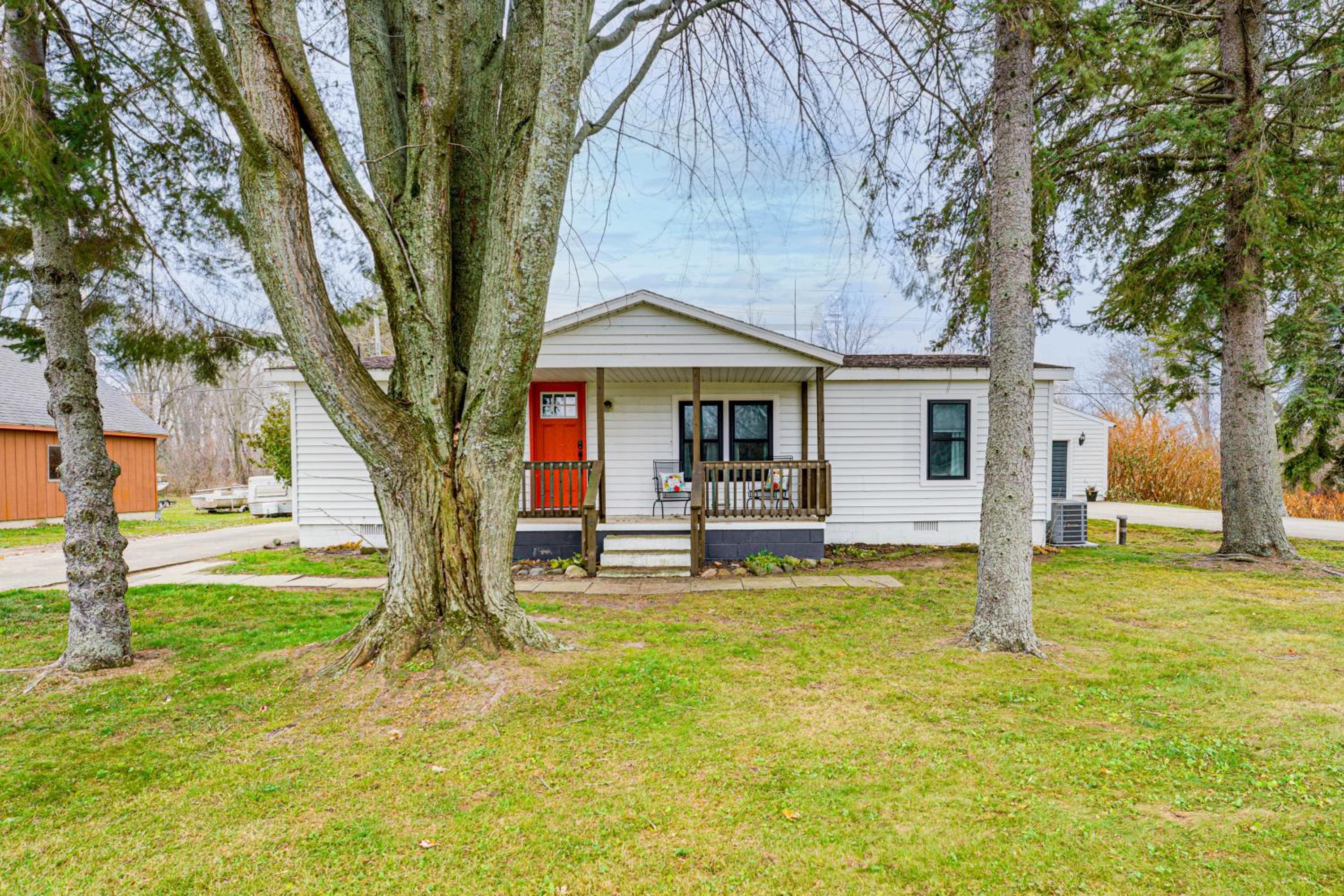 6 Mi to State Harbor! Stylish Port Austin Home