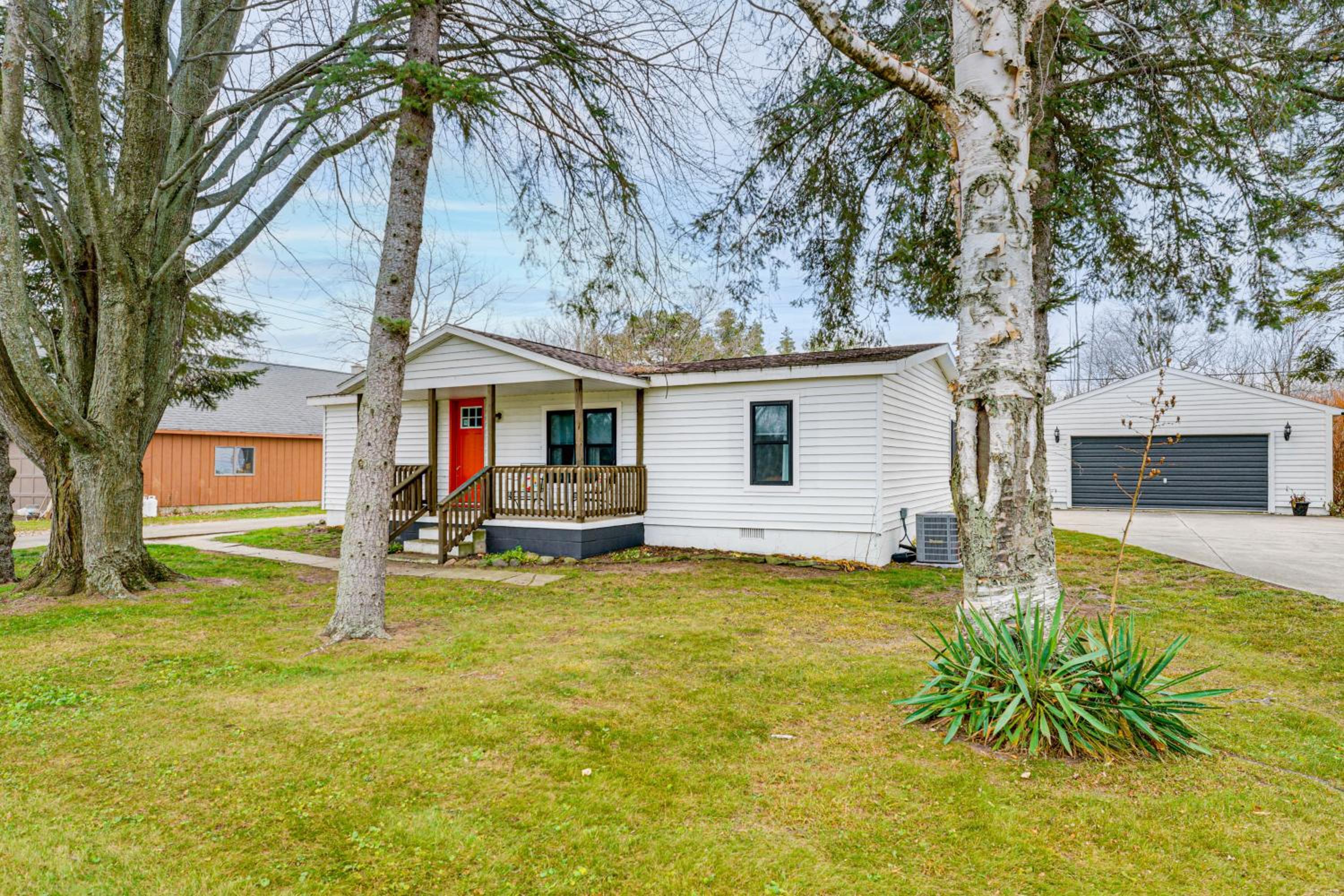 6 Mi to State Harbor! Stylish Port Austin Home