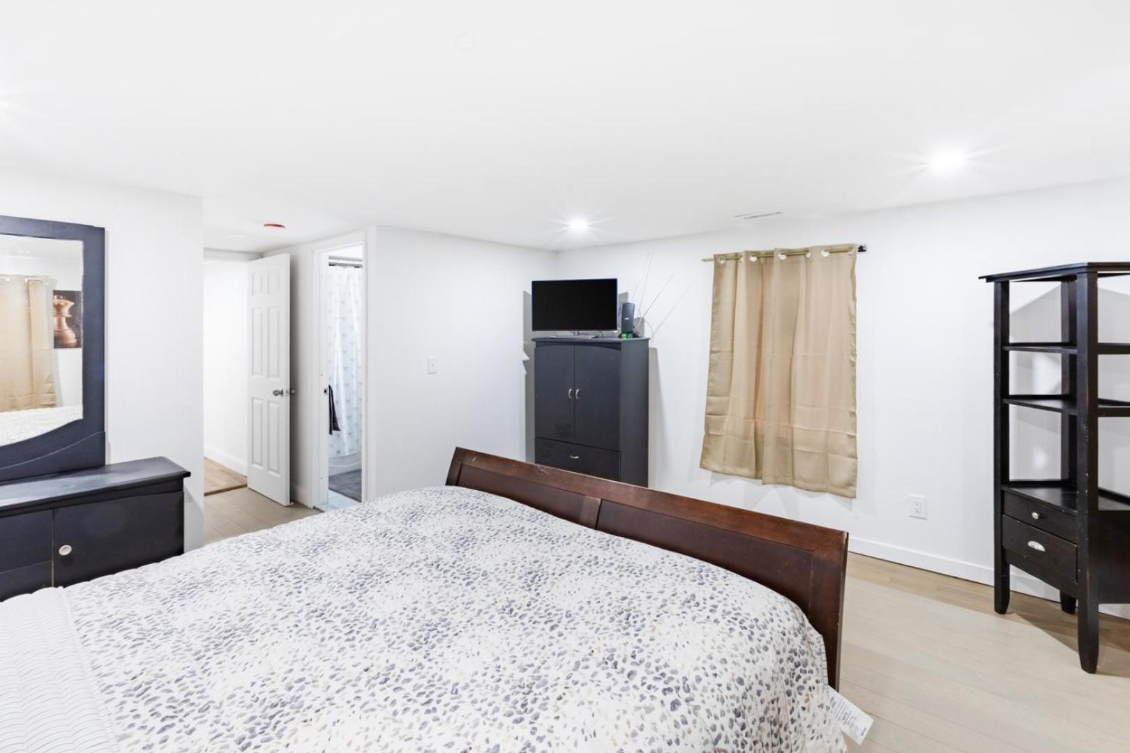 Orange NJ 2BR Duplex | Walk to Train + 2BA