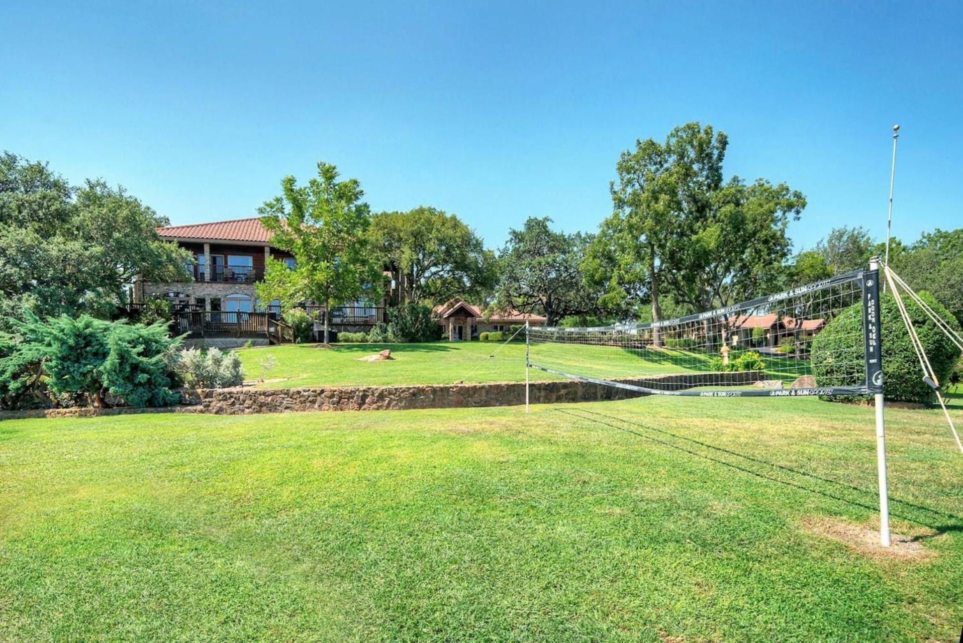 Luxurious Lakefront Estate: Spectacular Views, Expansive Grounds and Private Jetty