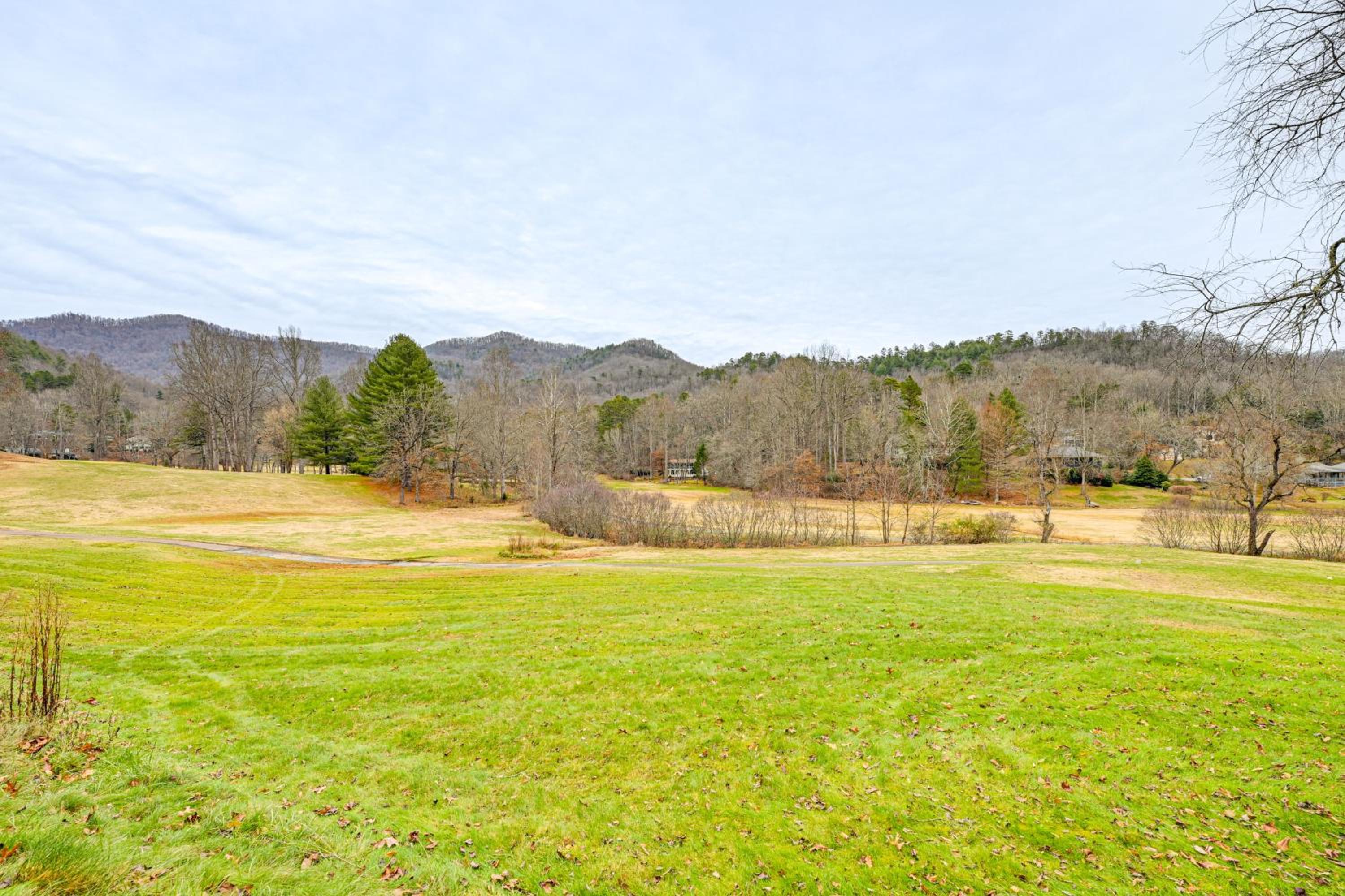 Golf Course and Mtn Views Franklin Family Condo