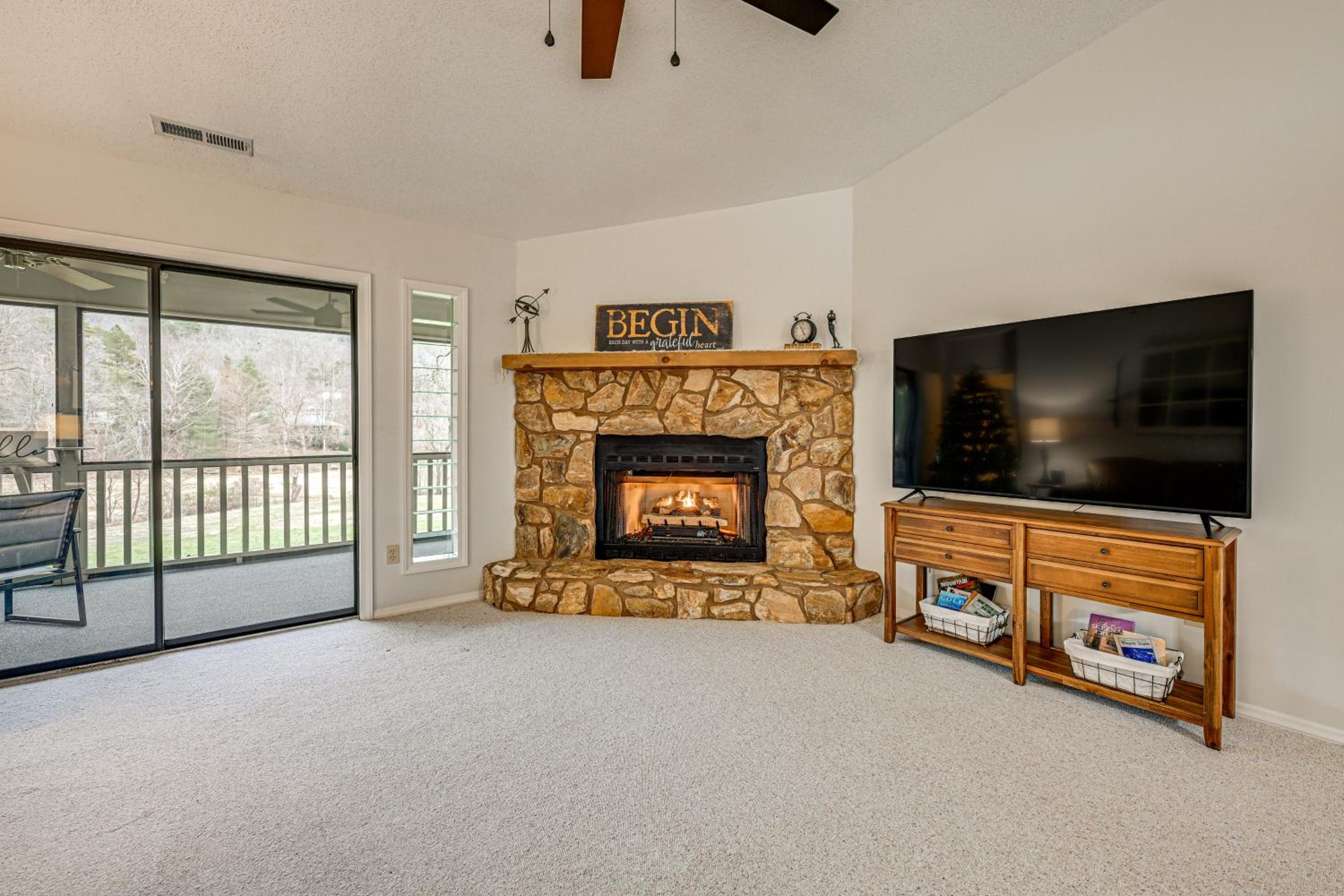 Golf Course and Mtn Views Franklin Family Condo