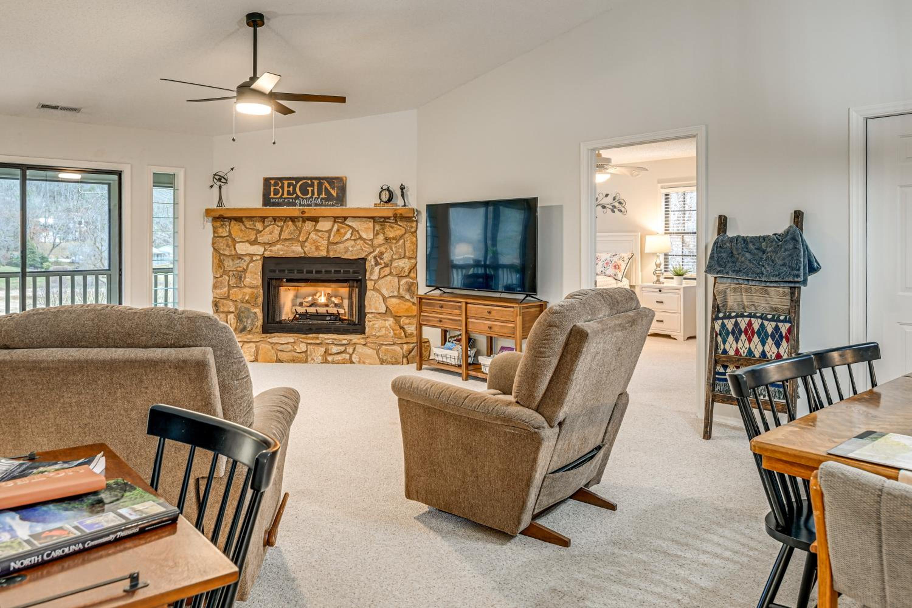 Golf Course and Mtn Views Franklin Family Condo