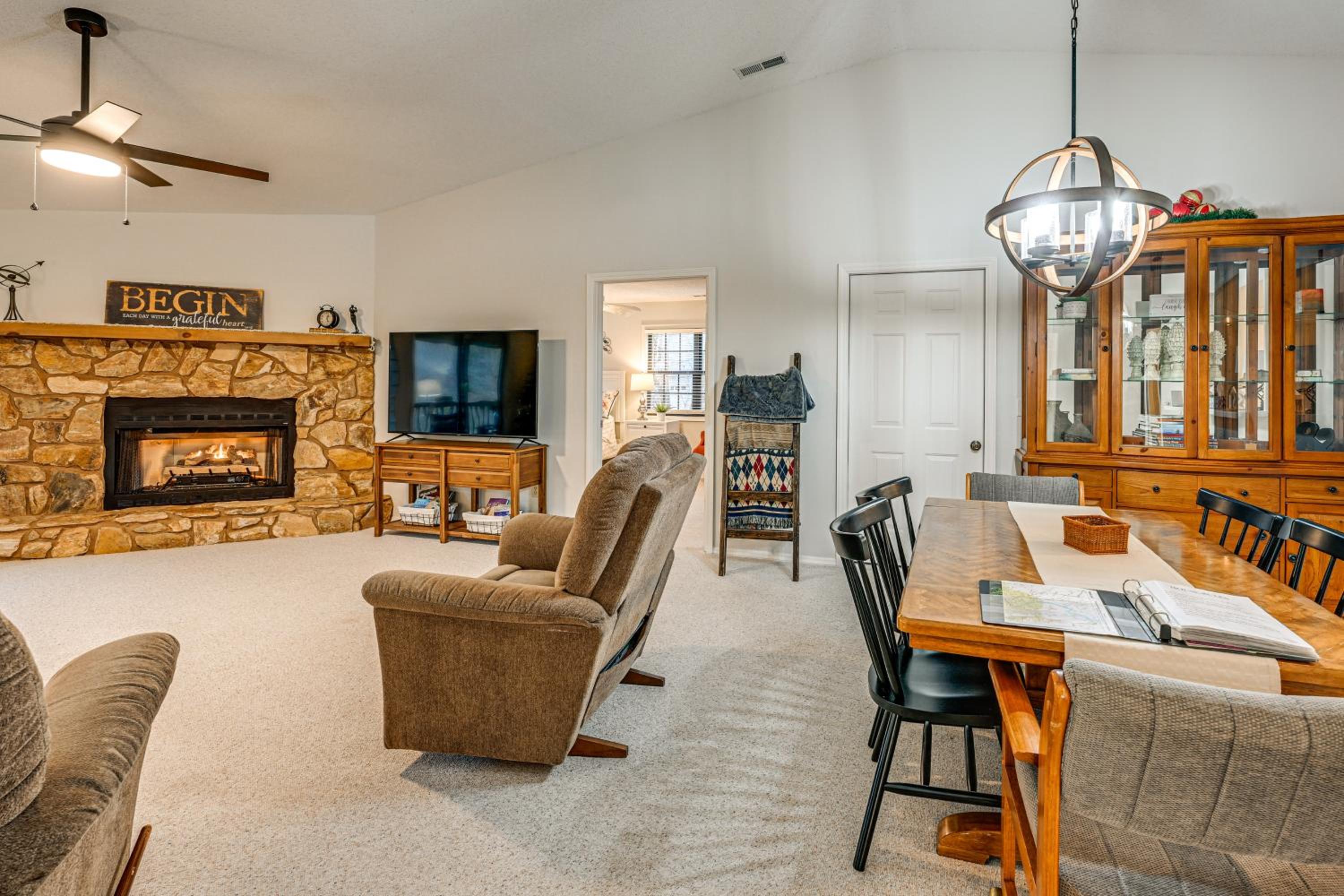 Golf Course and Mtn Views Franklin Family Condo