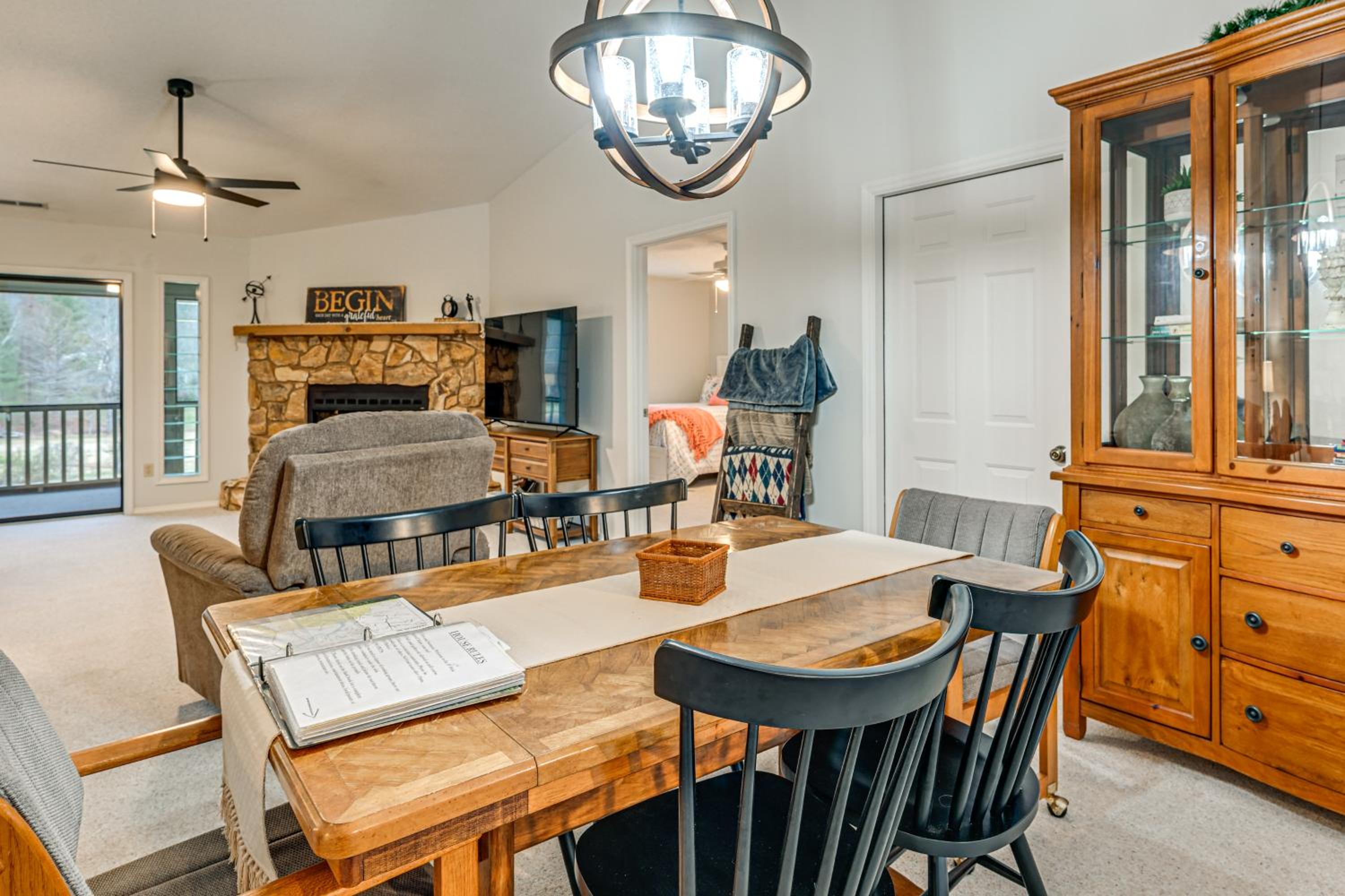 Golf Course and Mtn Views Franklin Family Condo