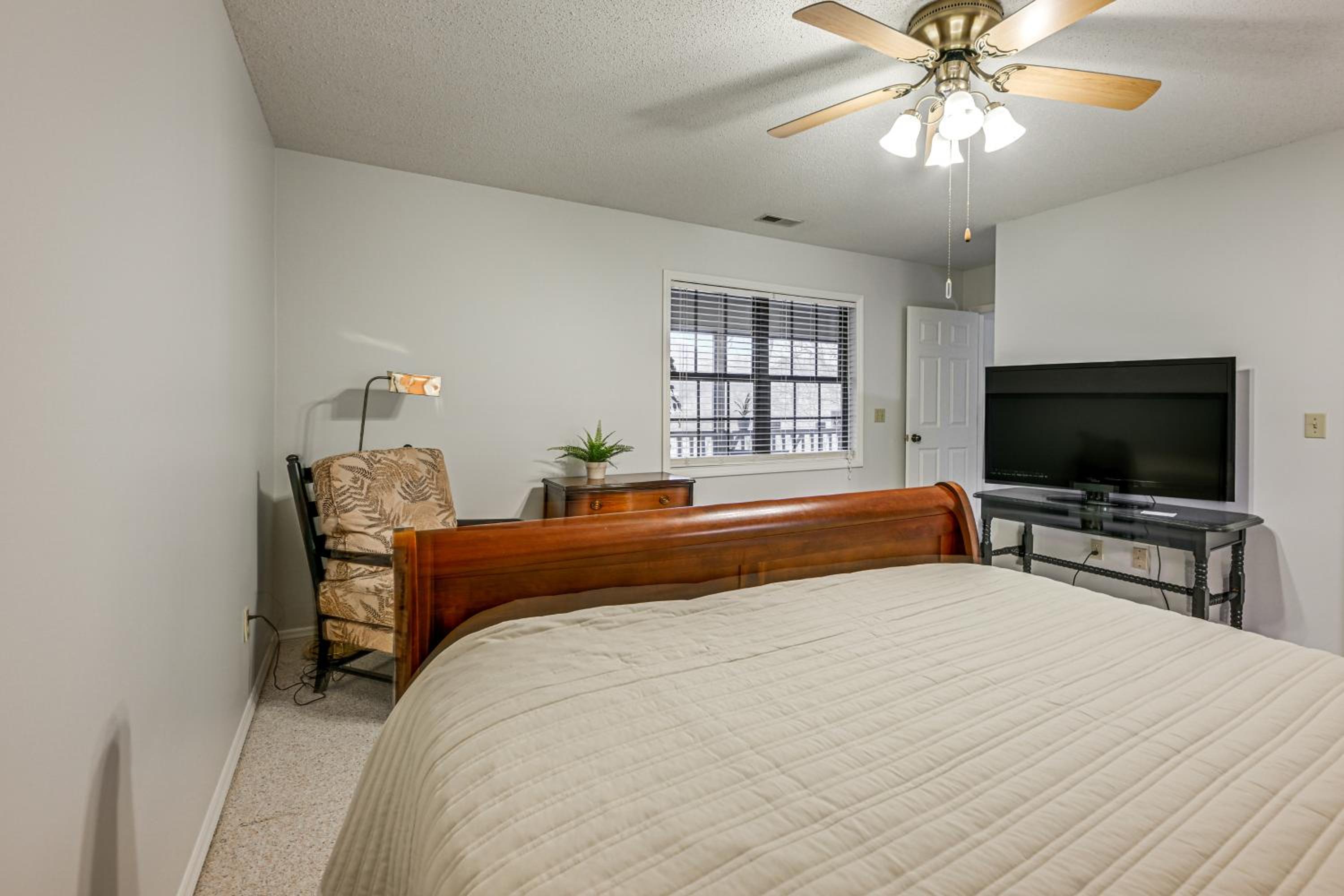 Golf Course and Mtn Views Franklin Family Condo