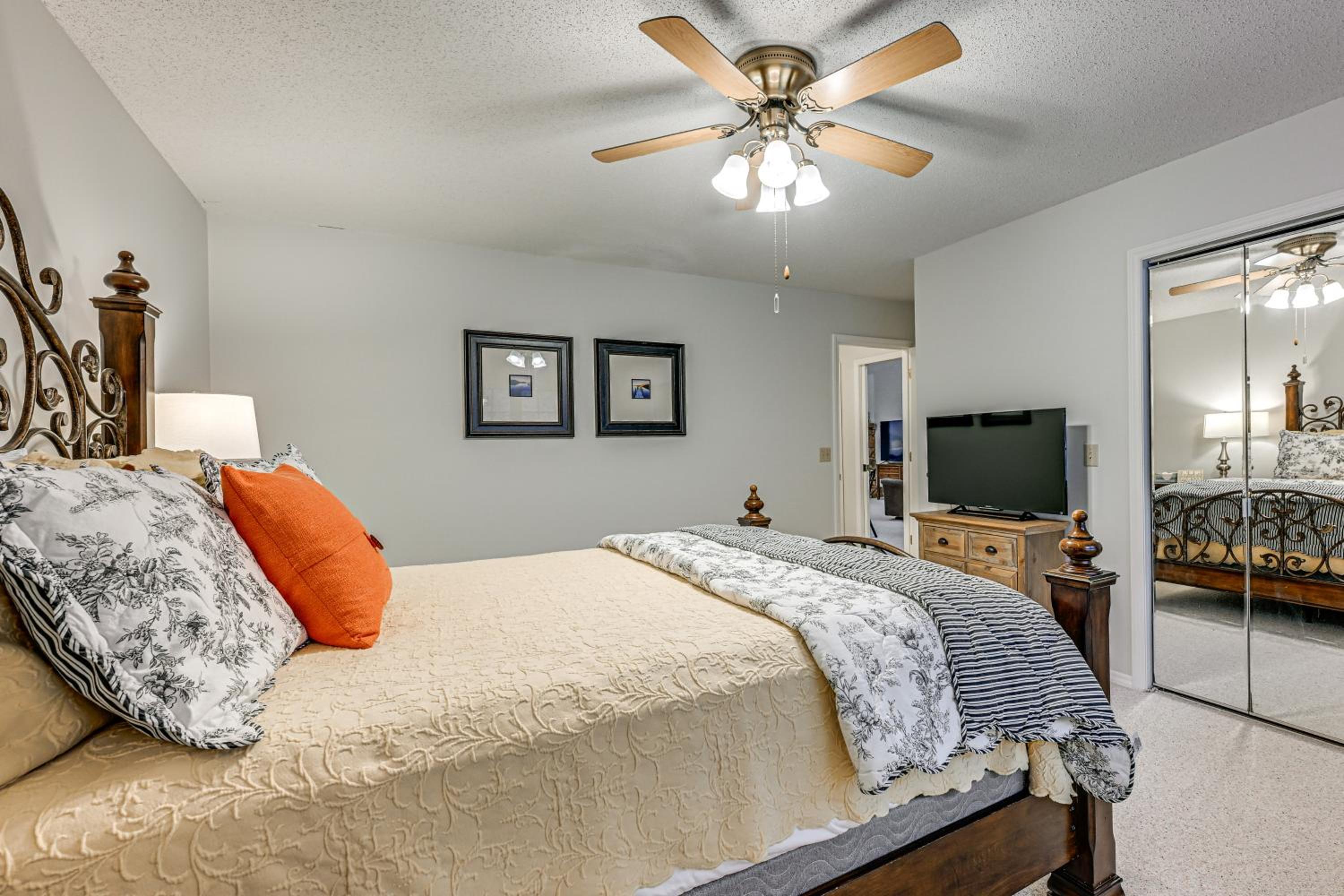 Golf Course and Mtn Views Franklin Family Condo