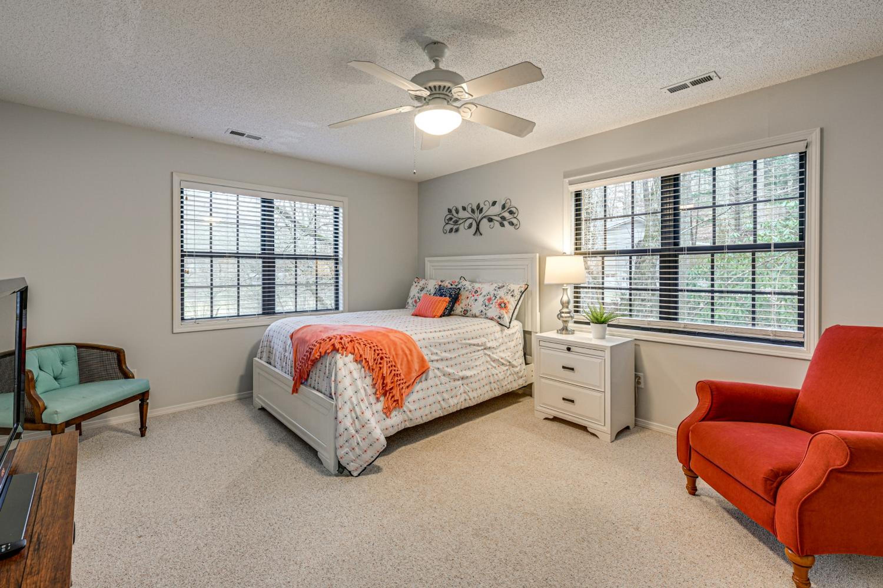 Golf Course and Mtn Views Franklin Family Condo