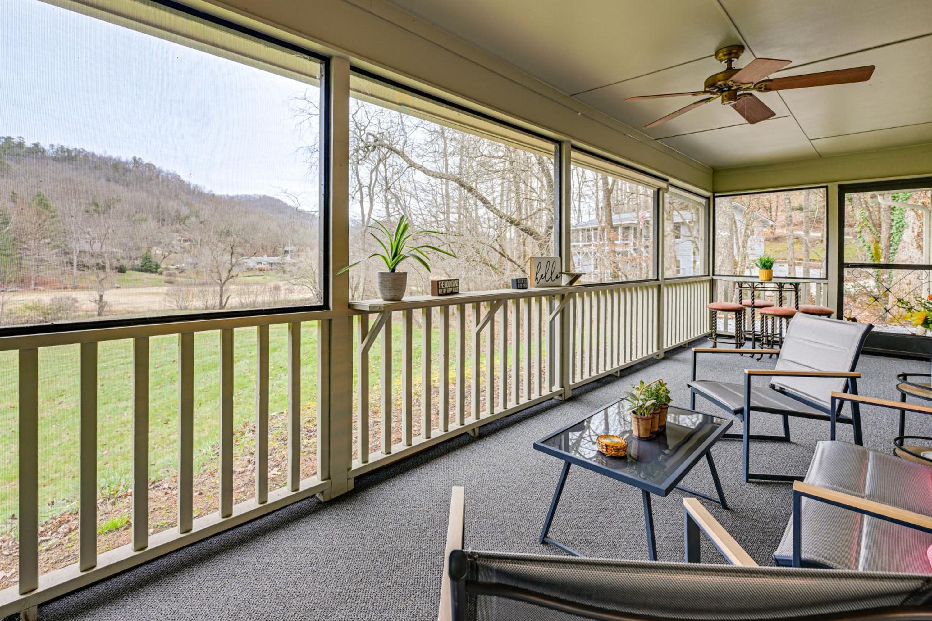 Golf Course and Mtn Views Franklin Family Condo