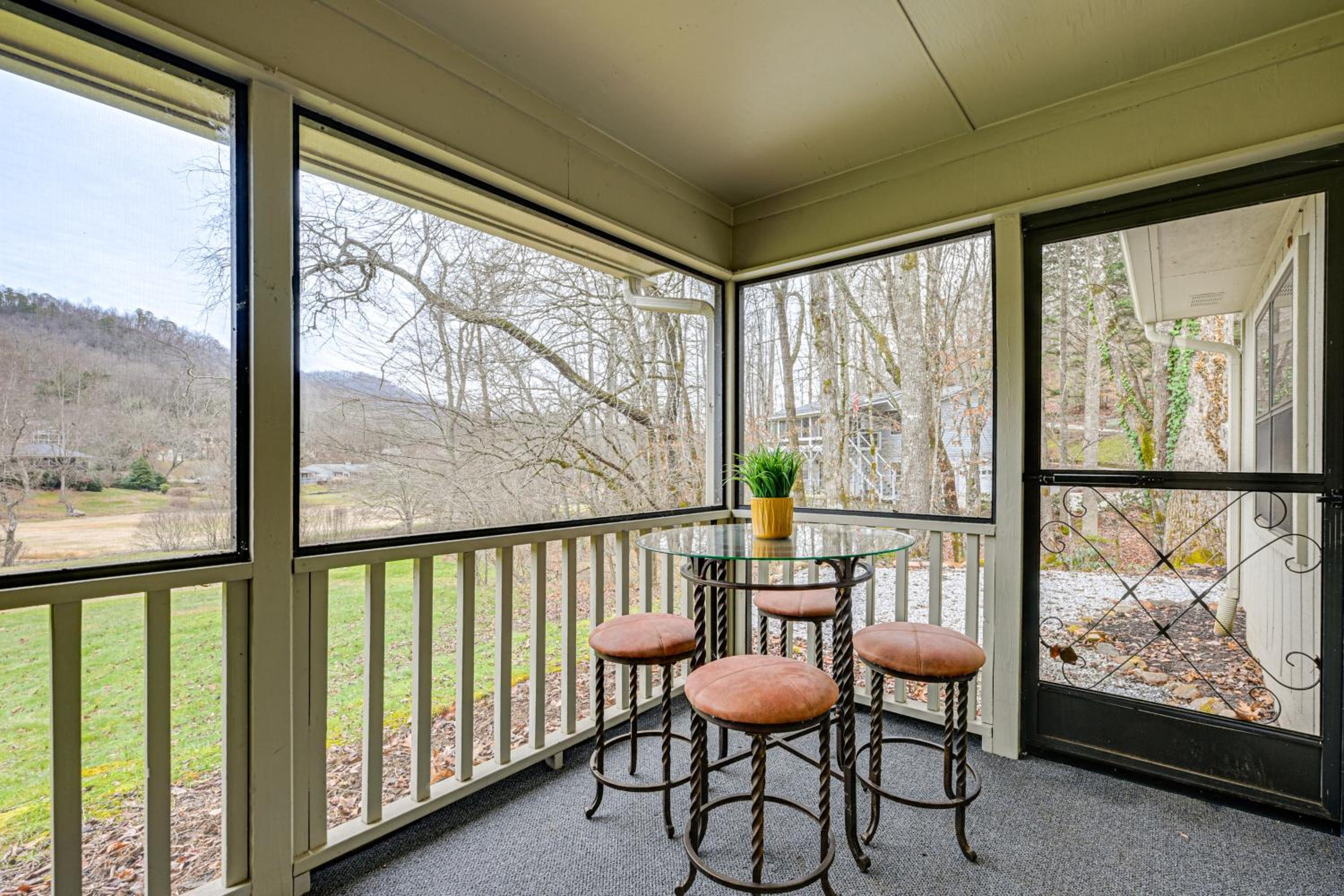 Golf Course and Mtn Views Franklin Family Condo