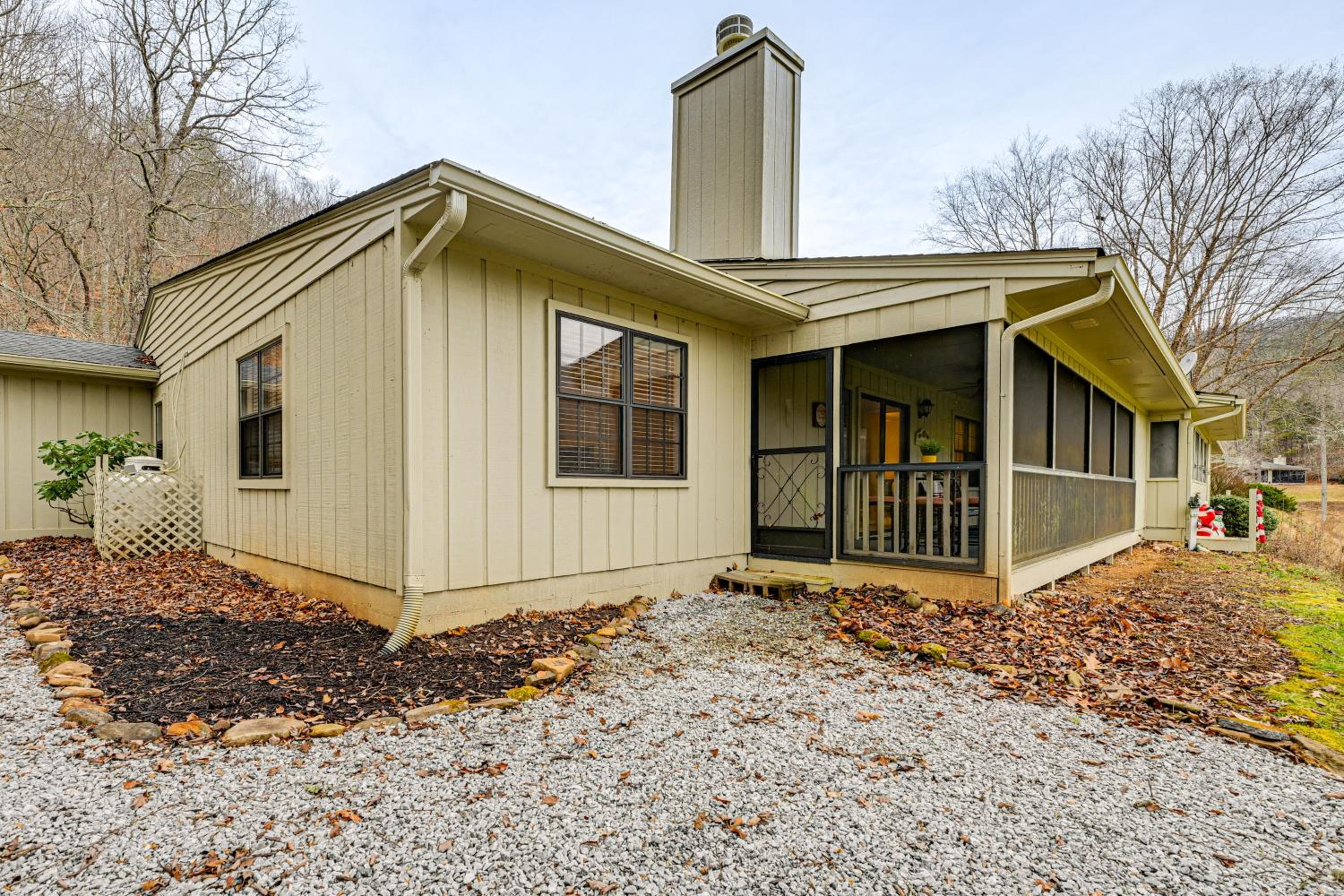 Golf Course and Mtn Views Franklin Family Condo
