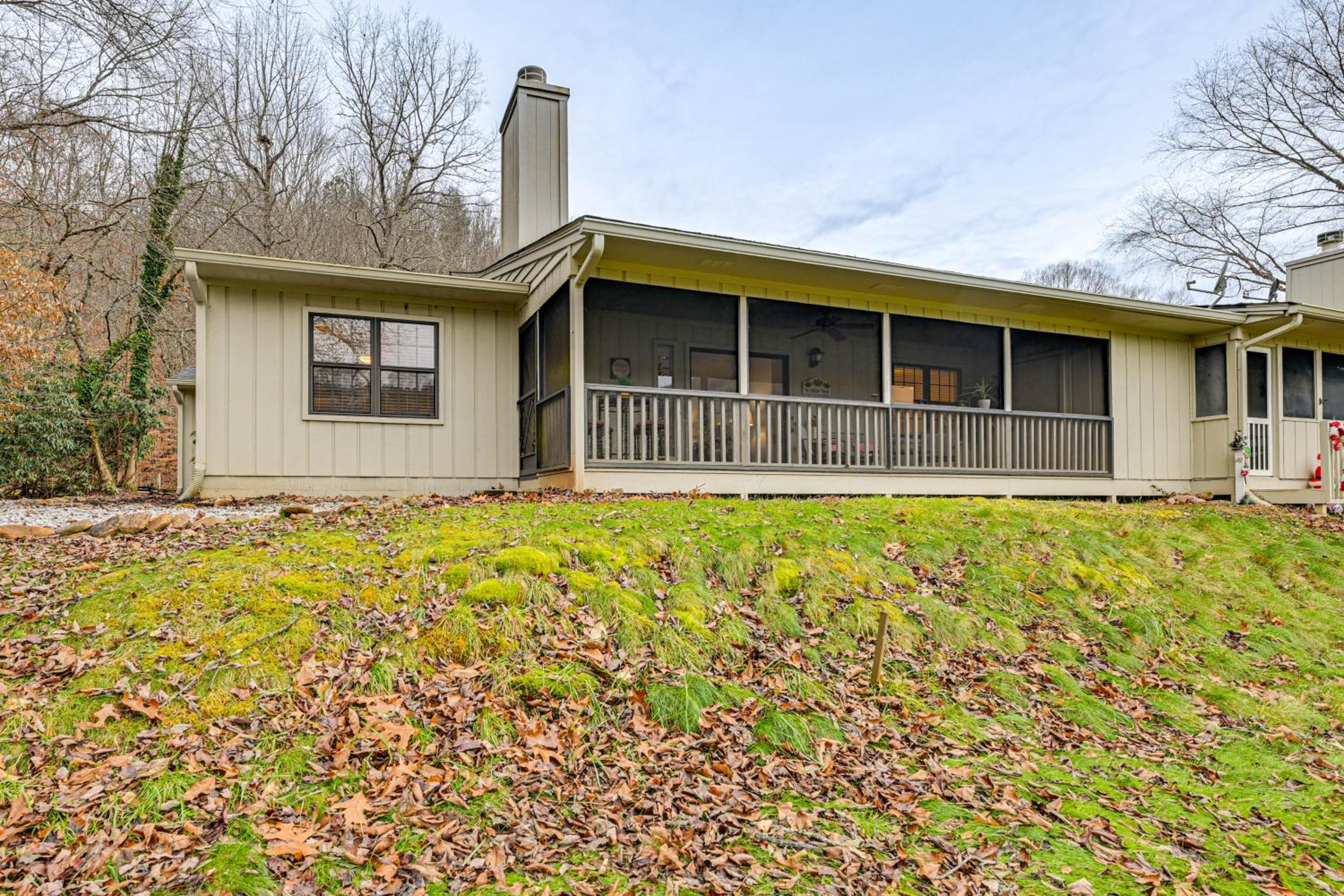 Golf Course and Mtn Views Franklin Family Condo