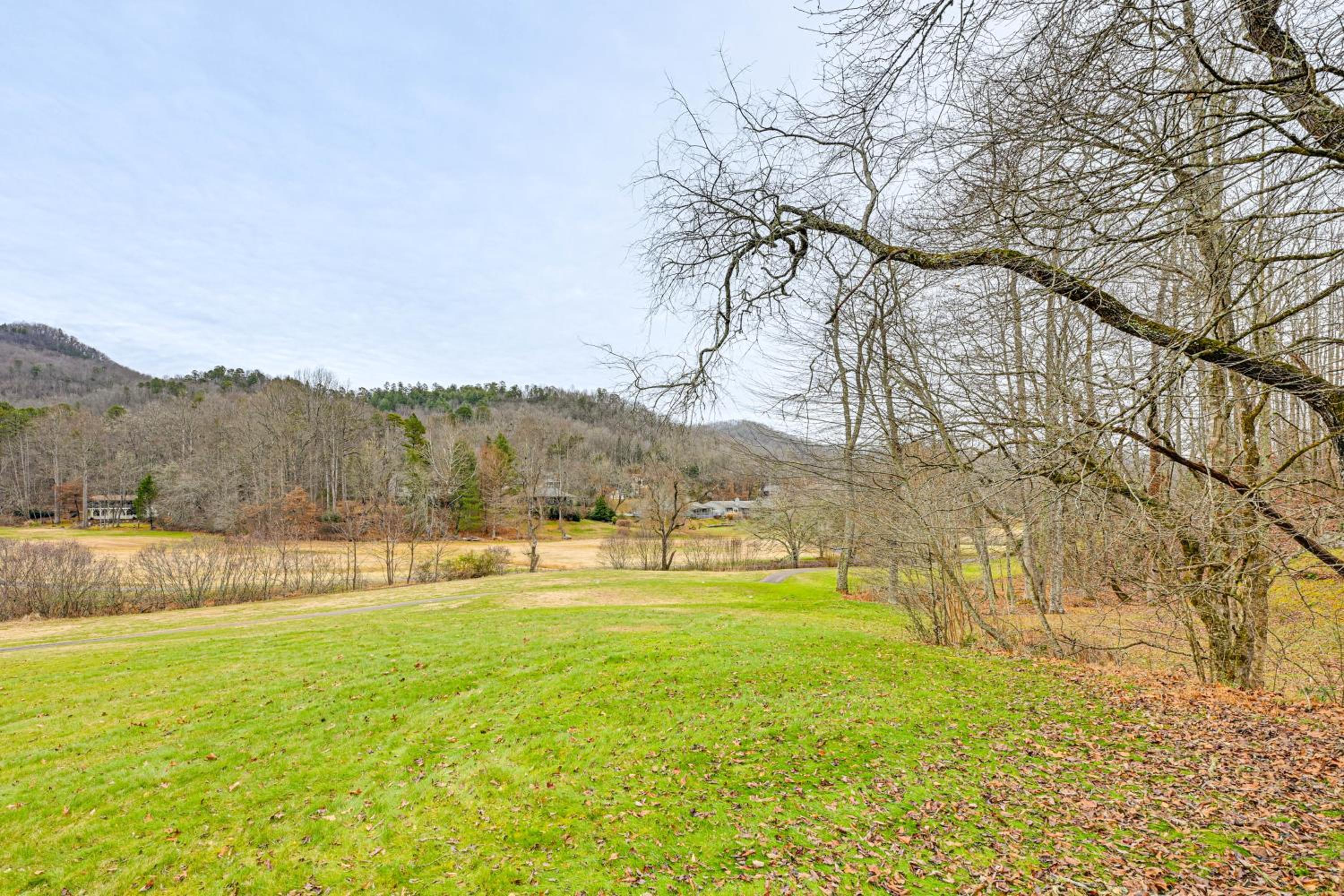 Golf Course and Mtn Views Franklin Family Condo