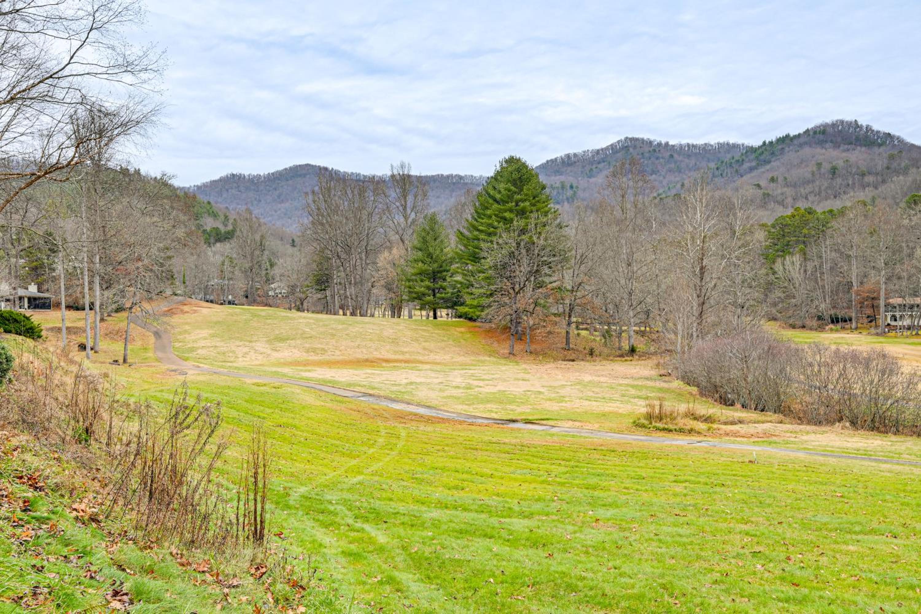 Golf Course and Mtn Views Franklin Family Condo