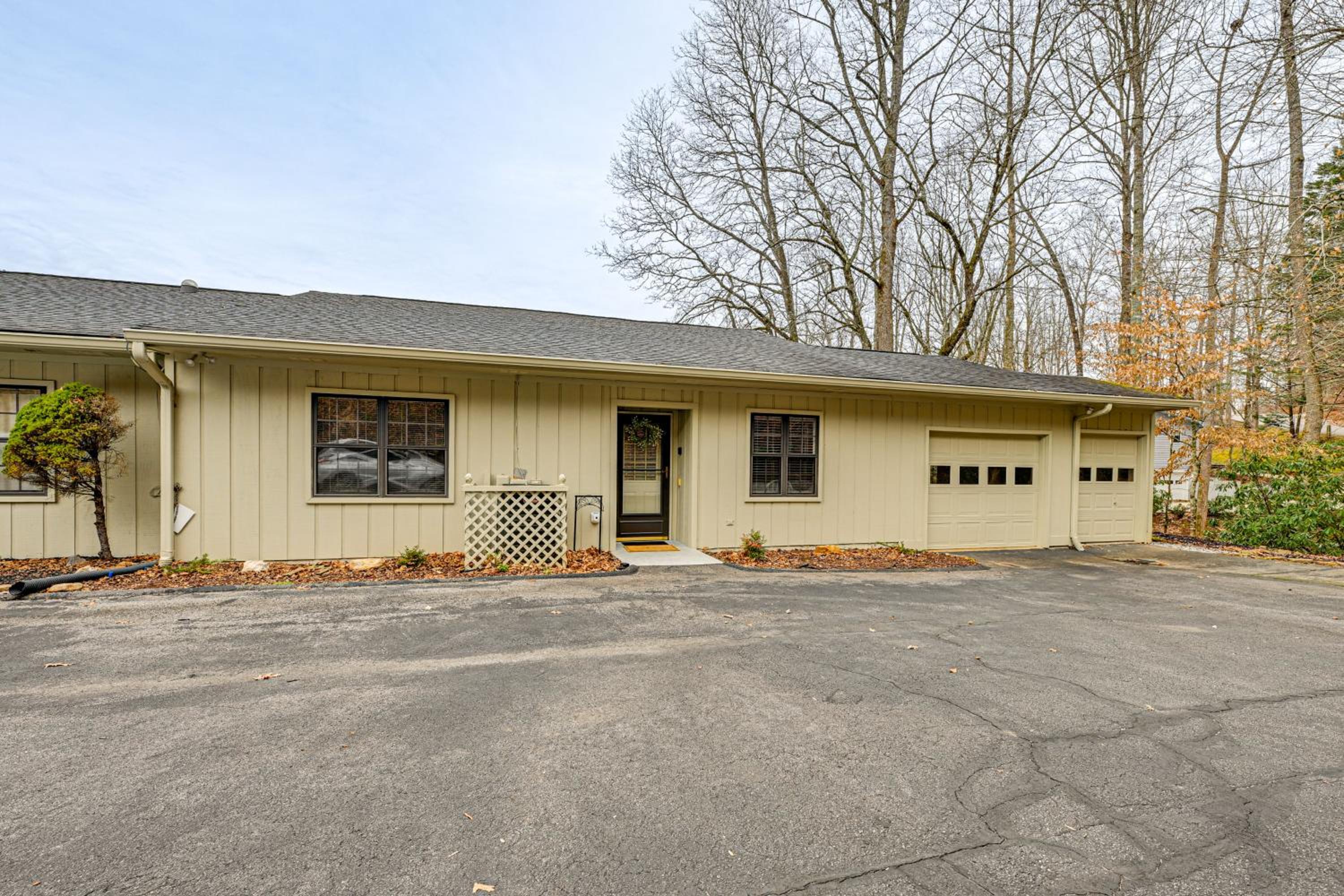 Golf Course and Mtn Views Franklin Family Condo