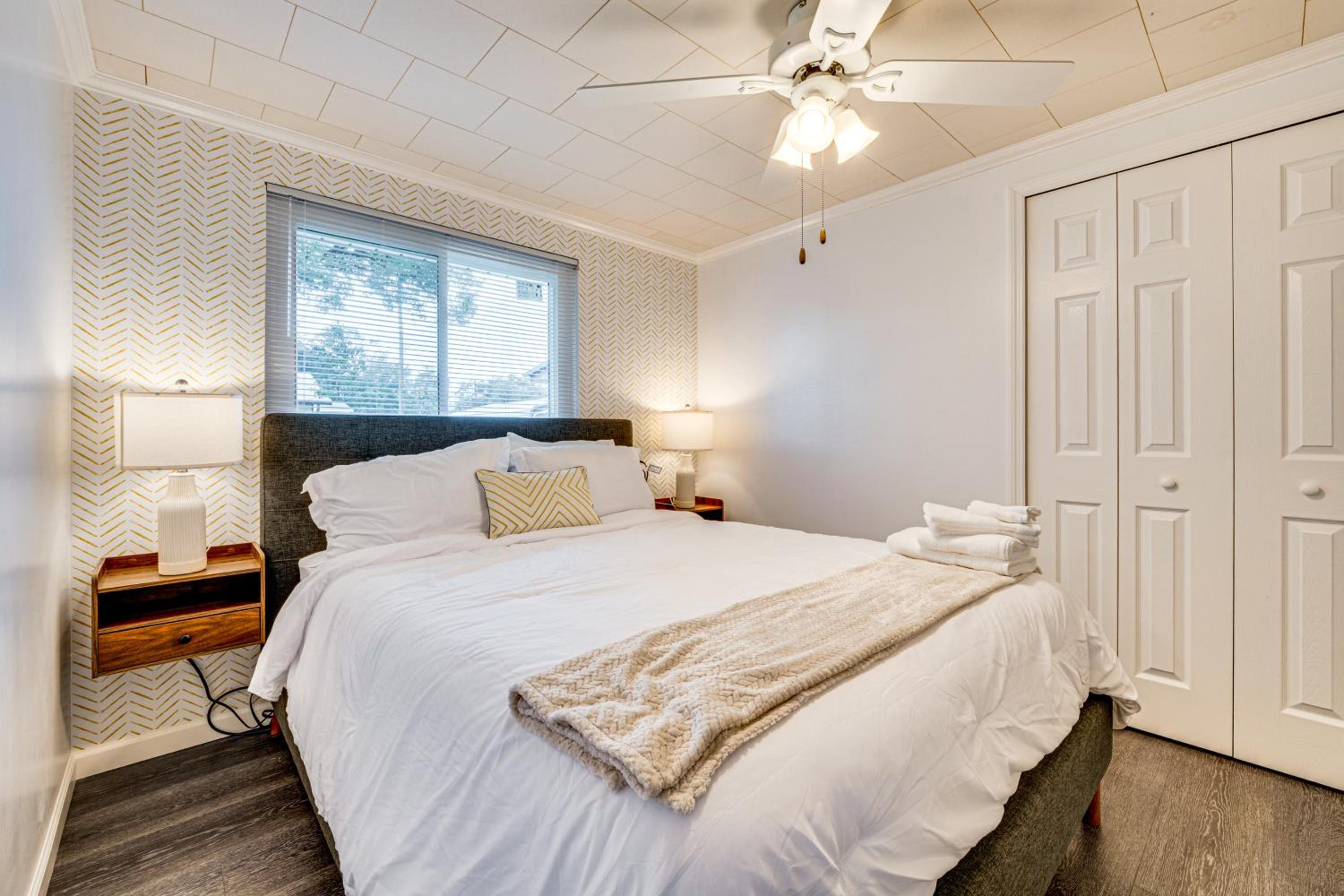 Florida Adventure Hub Near Top Attractions and Lakes