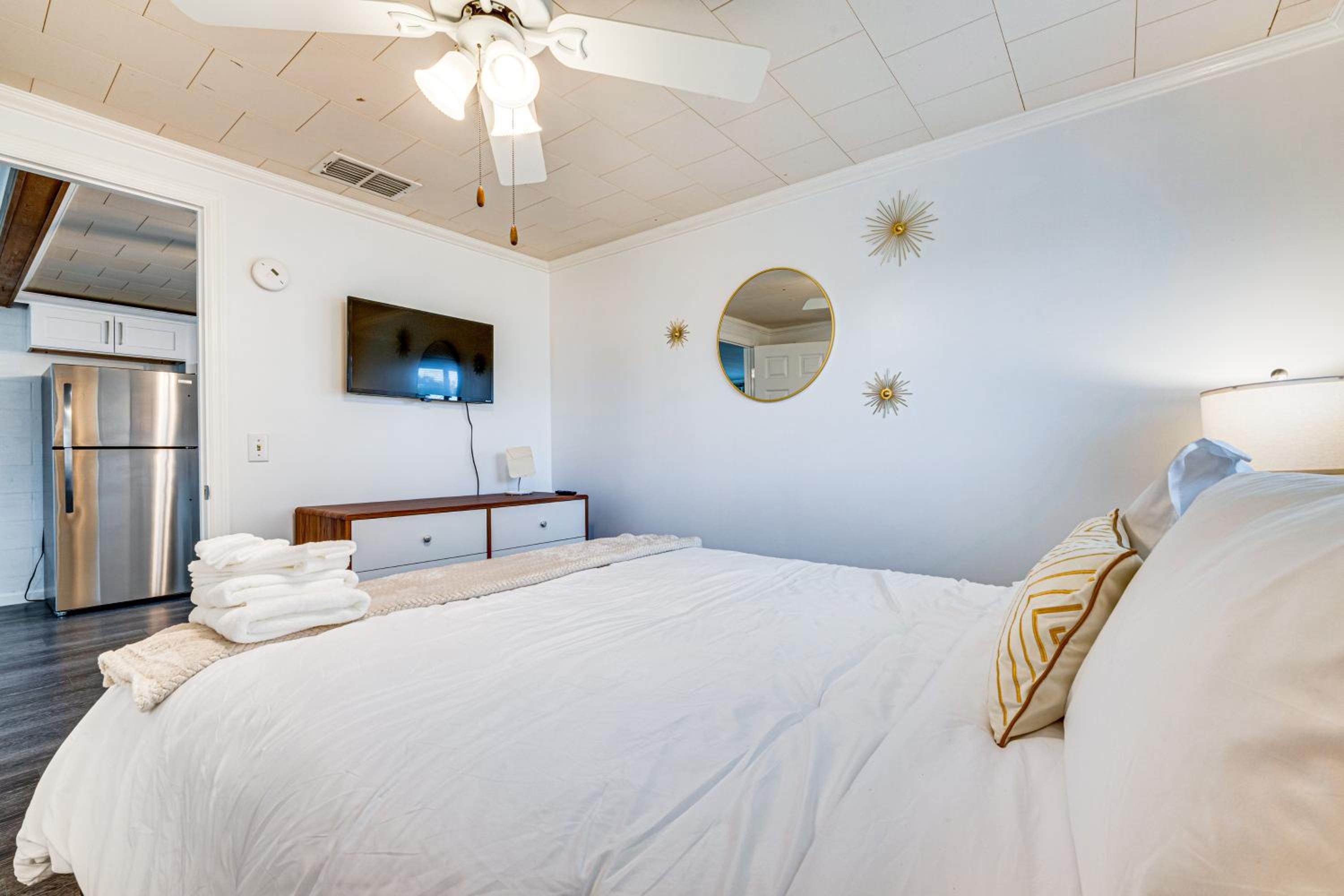 Florida Adventure Hub Near Top Attractions and Lakes