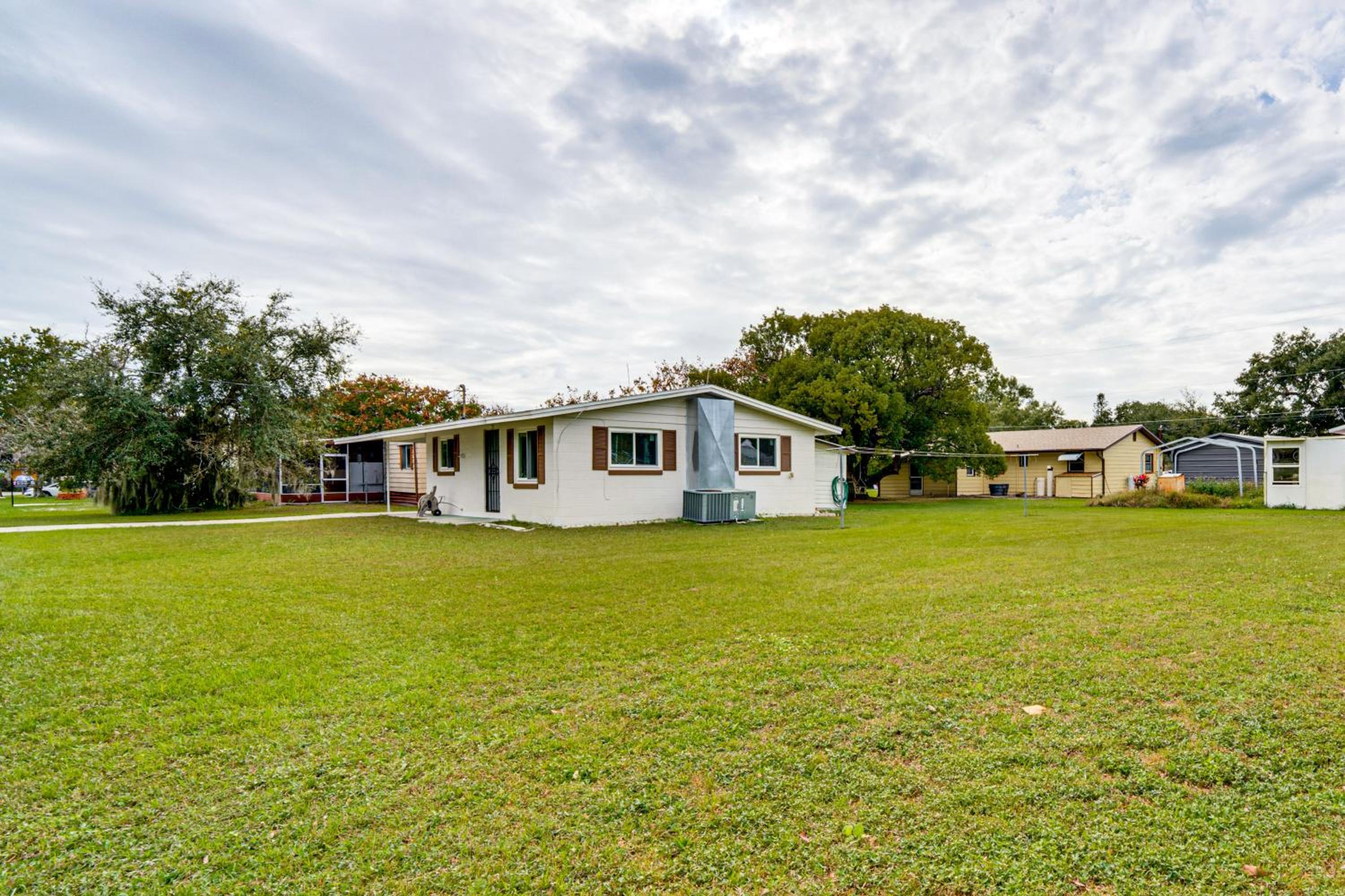 Florida Adventure Hub Near Top Attractions and Lakes