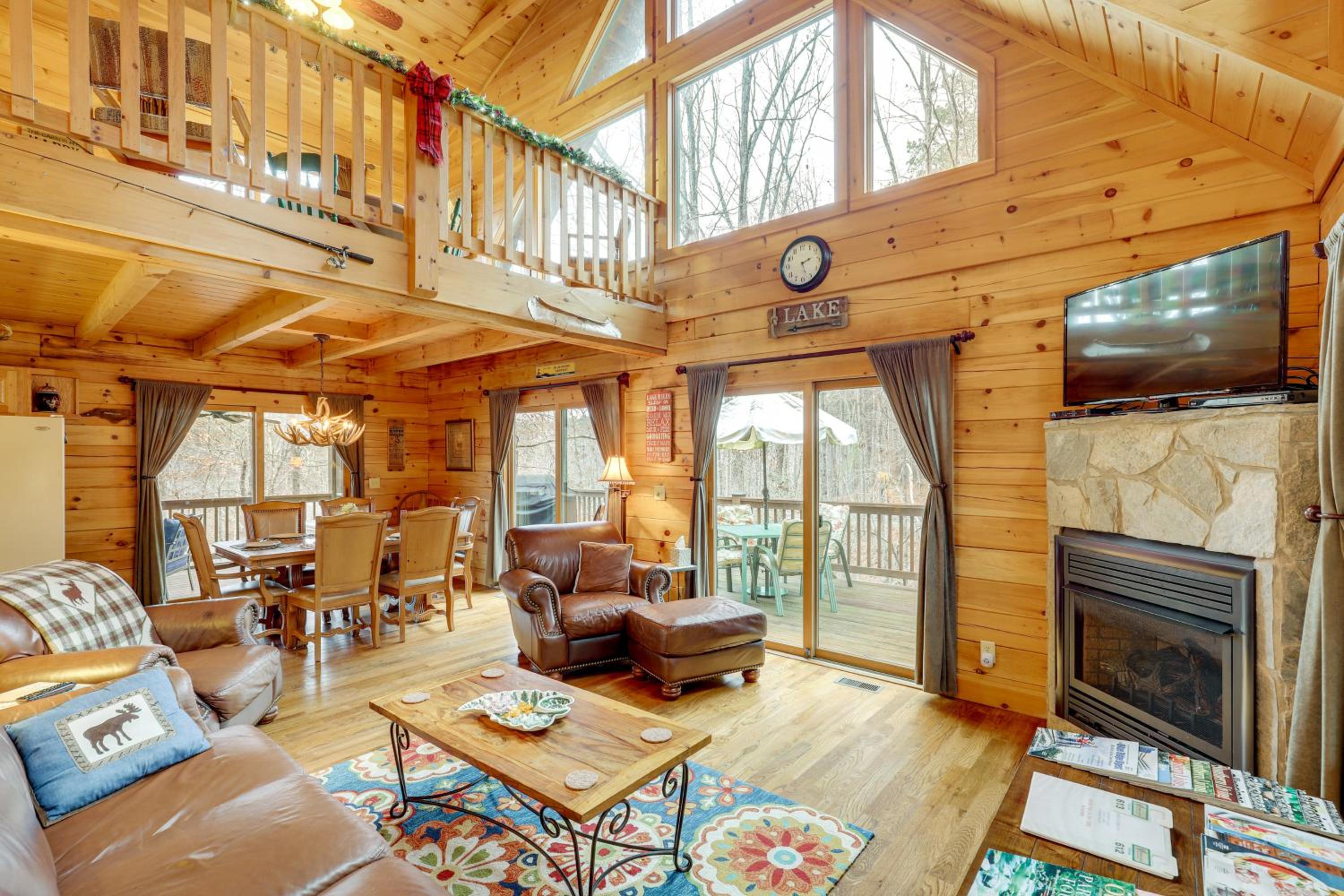 Views and Lake Access Secluded Cabin Escape in Nebo