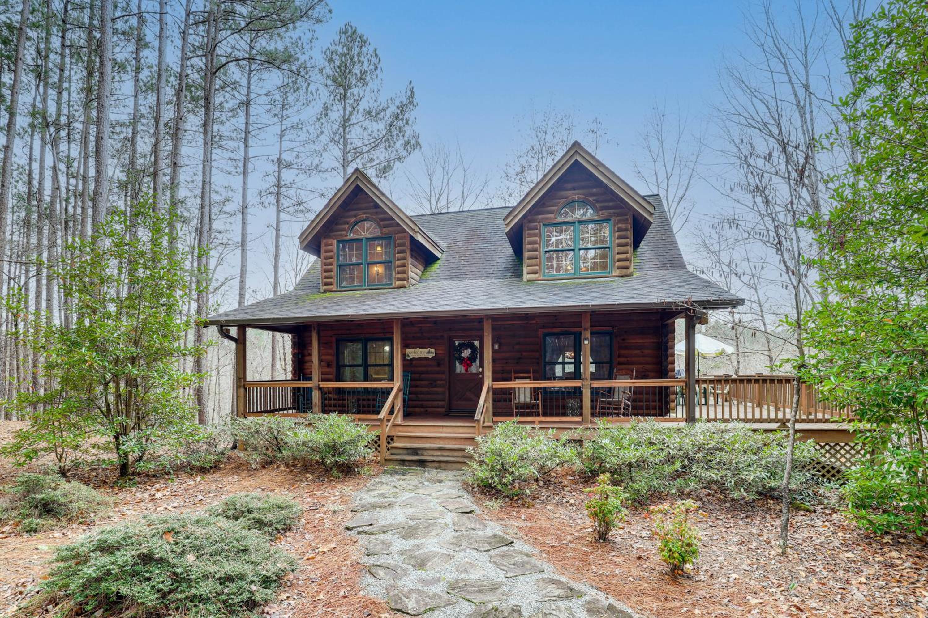 Views and Lake Access Secluded Cabin Escape in Nebo