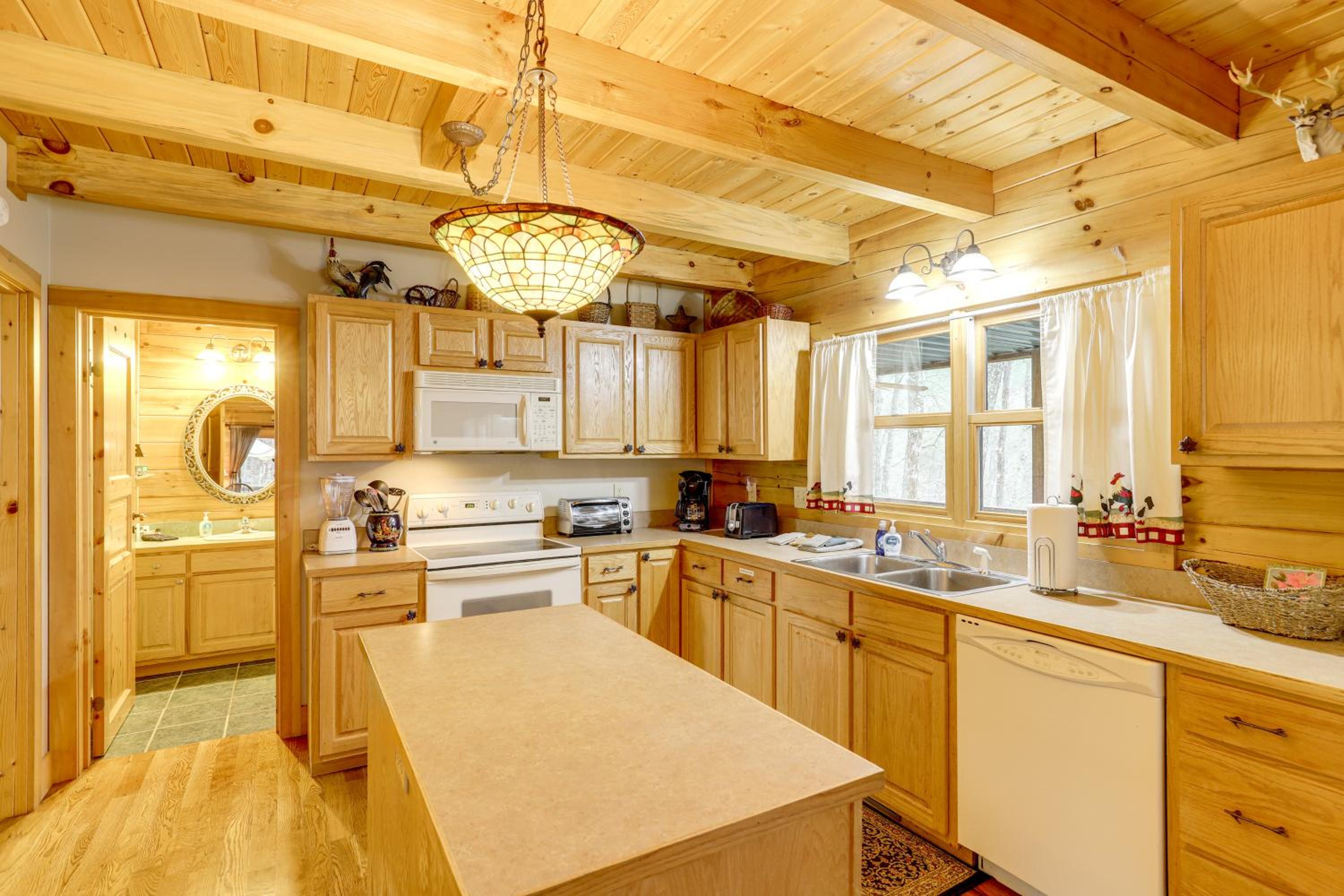 Views and Lake Access Secluded Cabin Escape in Nebo