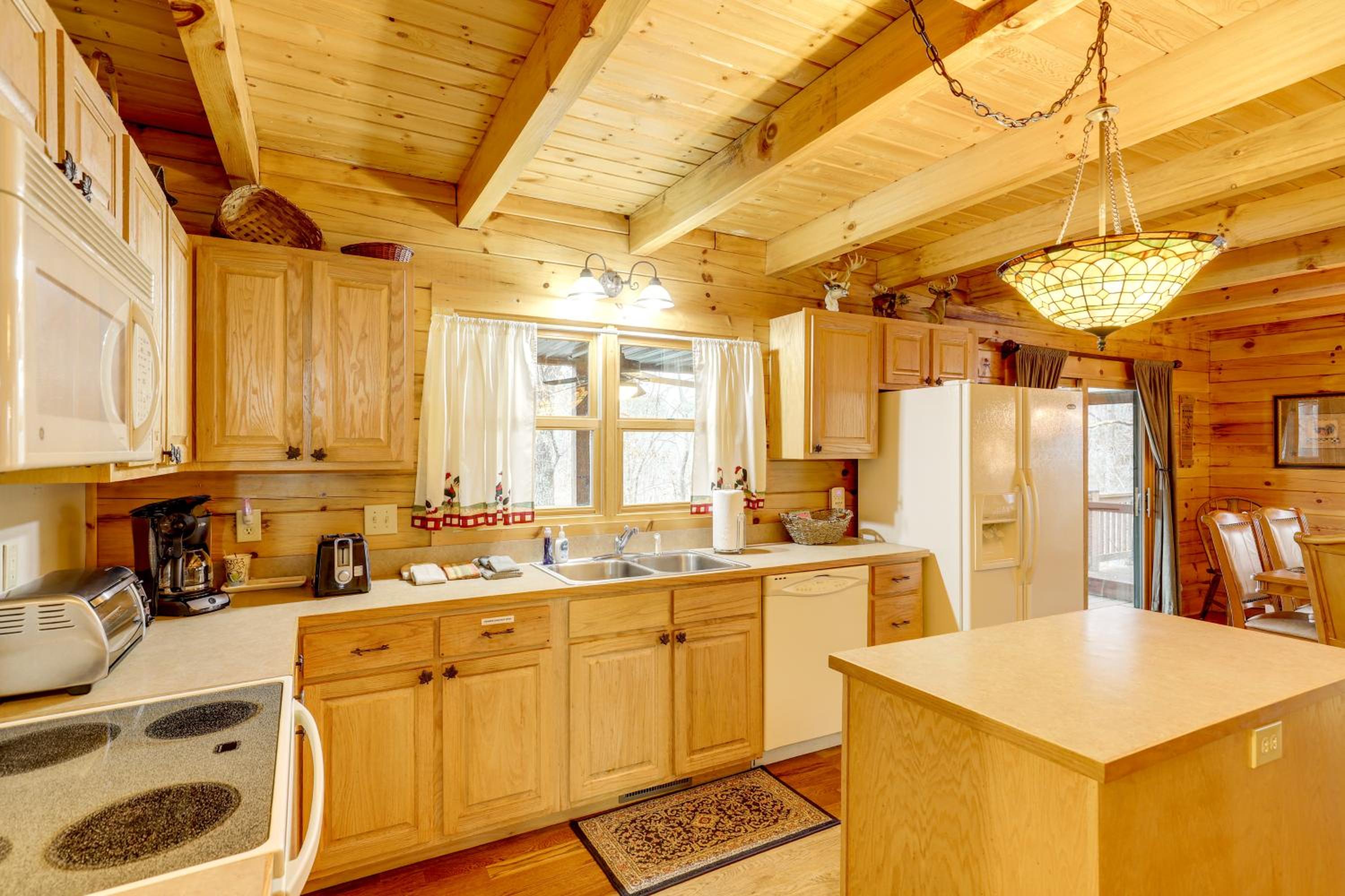 Views and Lake Access Secluded Cabin Escape in Nebo
