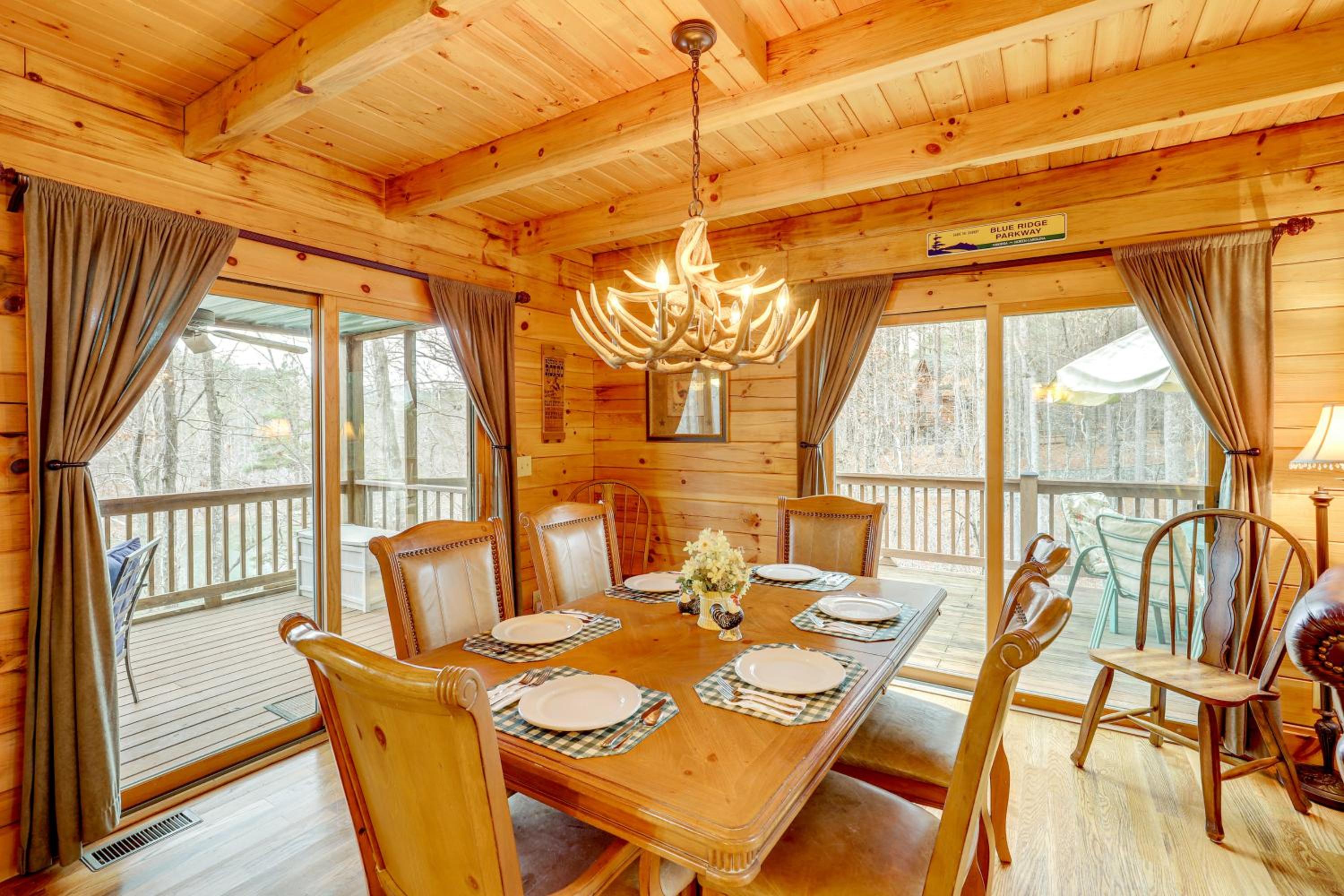 Views and Lake Access Secluded Cabin Escape in Nebo