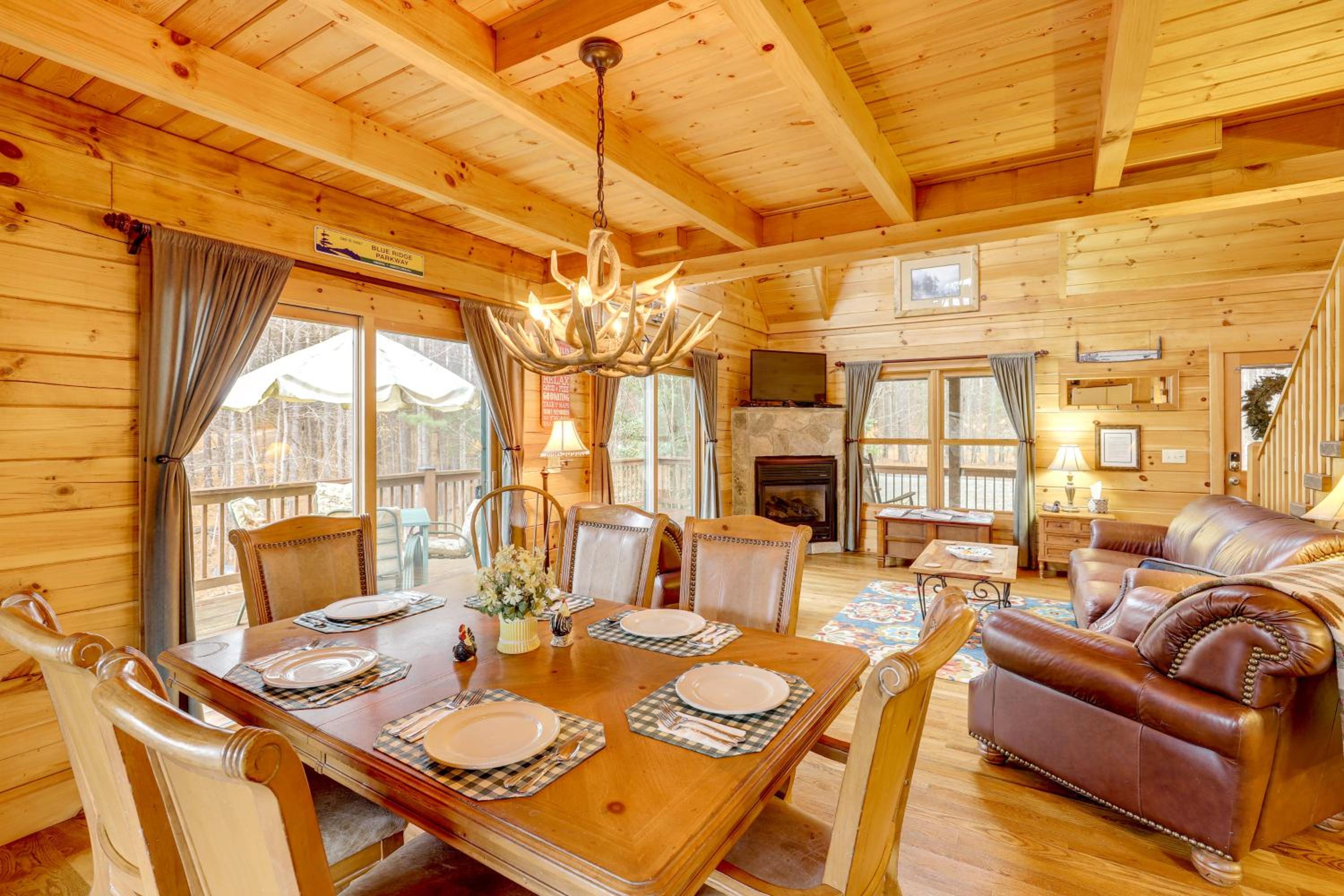 Views and Lake Access Secluded Cabin Escape in Nebo