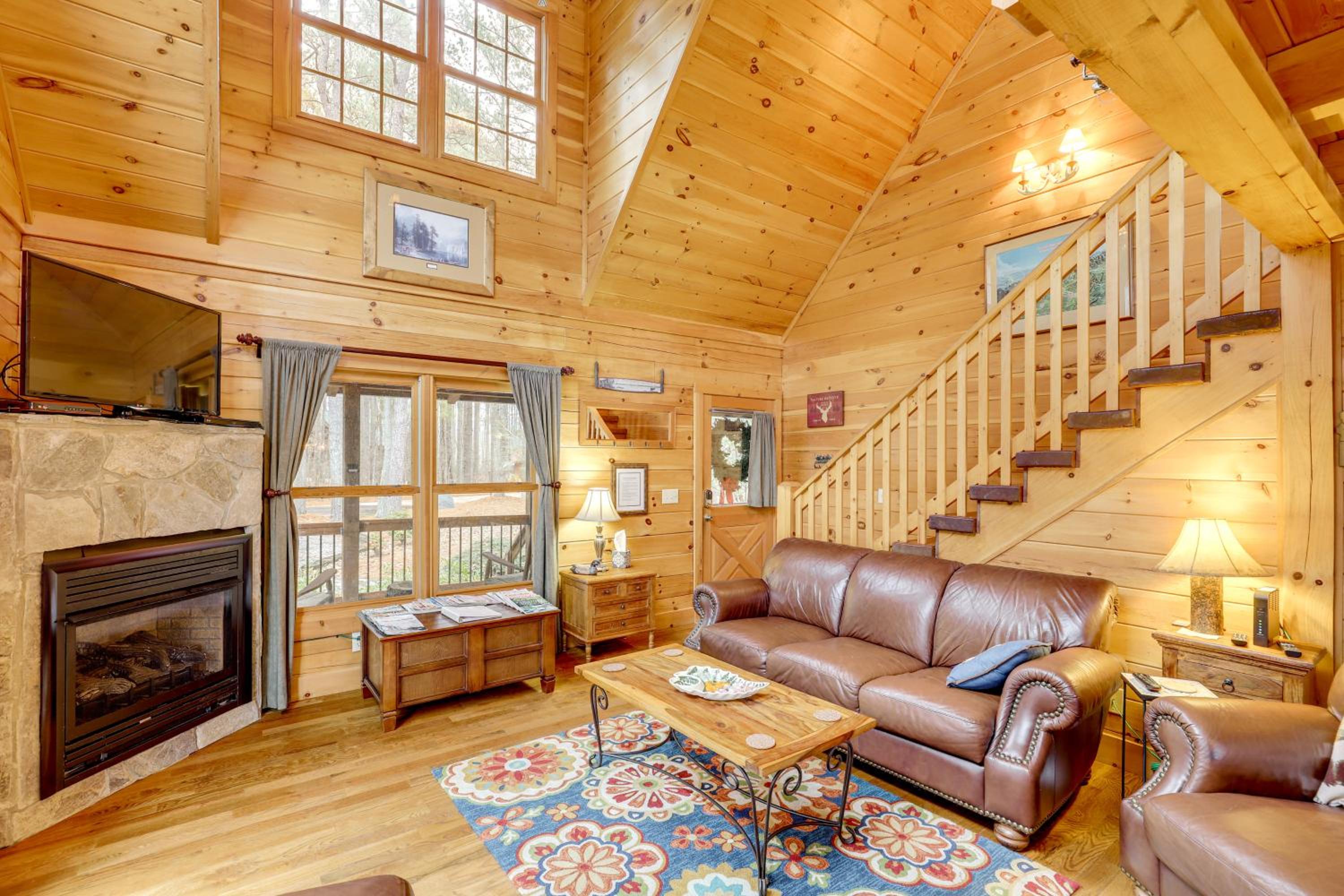 Views and Lake Access Secluded Cabin Escape in Nebo
